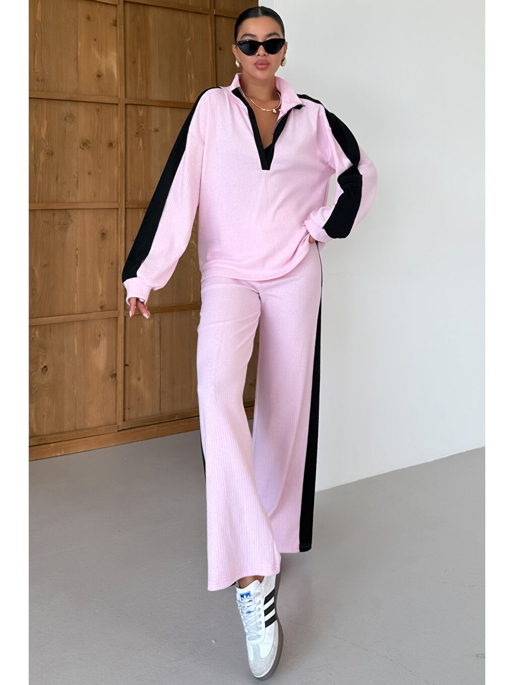 Kadın Pembe V Yaka Siyah Çizgi Detaylı Kazak Alt-Üst Pantolonlu Takım-3