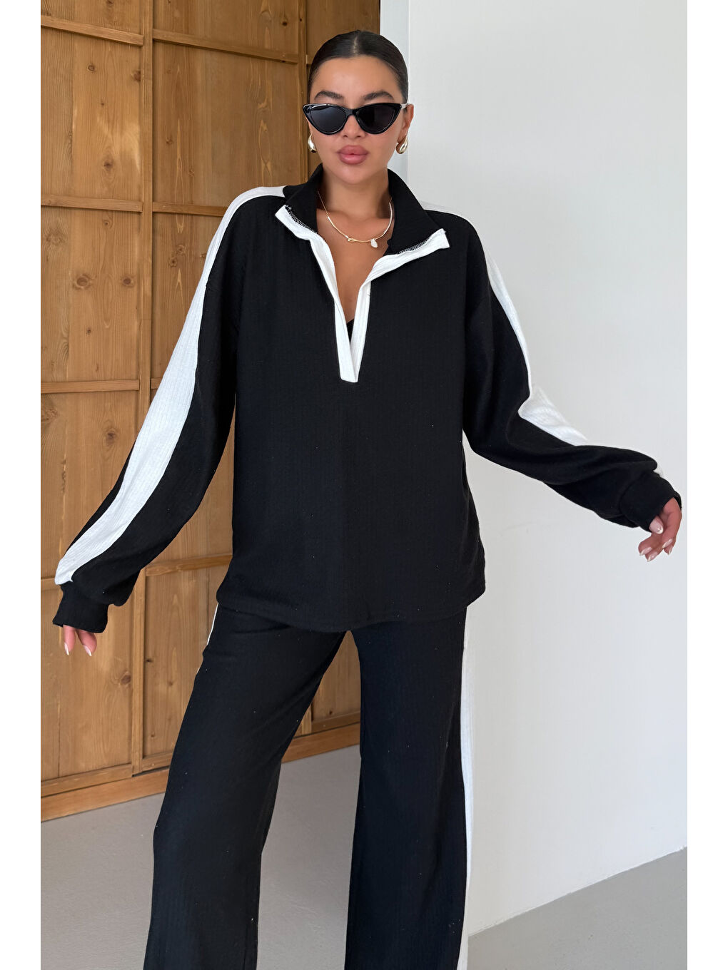 Kadın Siyah V Yaka Siyah Çizgi Detaylı Kazak Alt-Üst Pantolonlu Takım-5