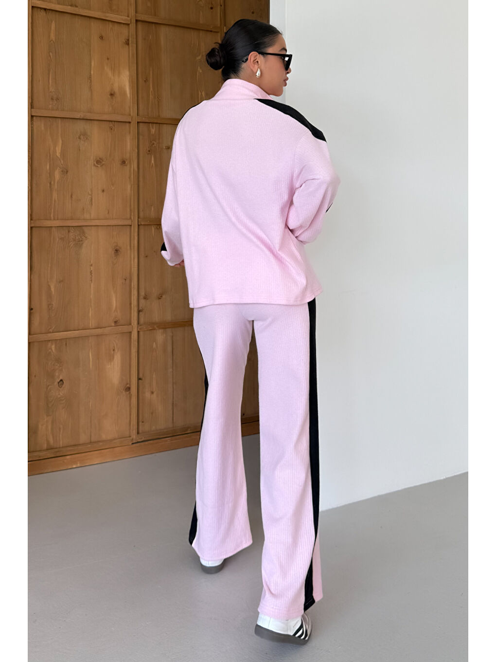 Kadın Pembe V Yaka Siyah Çizgi Detaylı Kazak Alt-Üst Pantolonlu Takım-4