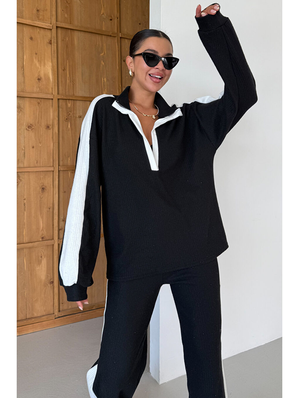 Kadın Siyah V Yaka Siyah Çizgi Detaylı Kazak Alt-Üst Pantolonlu Takım-6