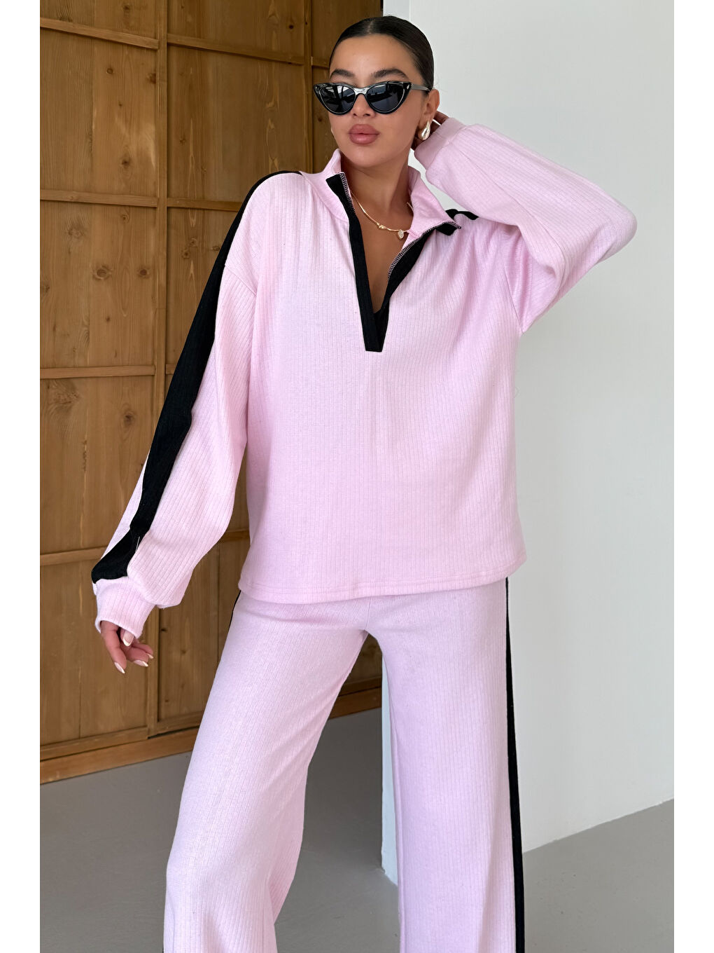 Kadın Pembe V Yaka Siyah Çizgi Detaylı Kazak Alt-Üst Pantolonlu Takım-5
