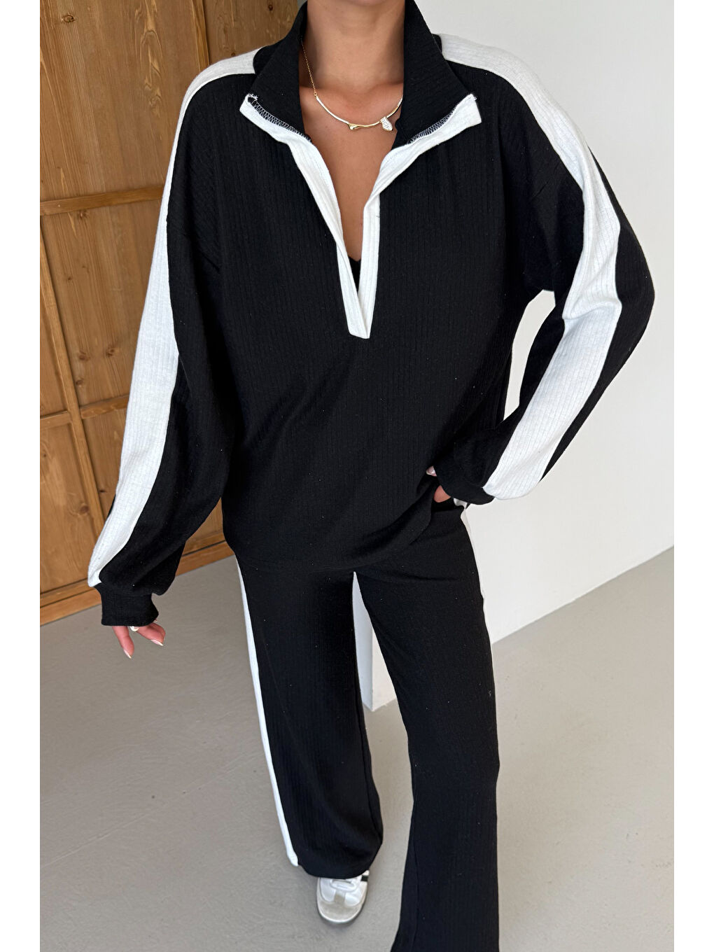 Kadın Siyah V Yaka Siyah Çizgi Detaylı Kazak Alt-Üst Pantolonlu Takım-7