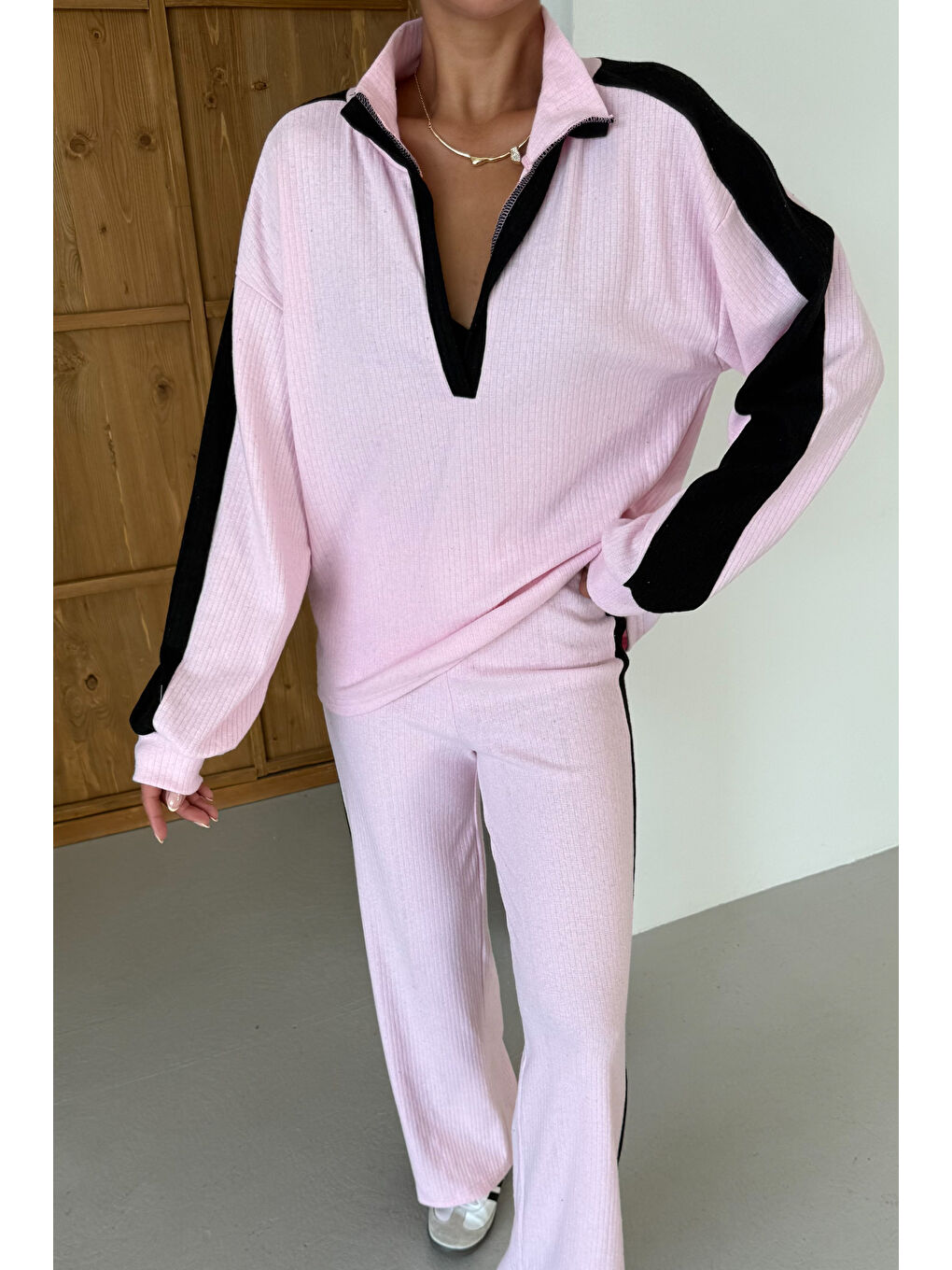 Kadın Pembe V Yaka Siyah Çizgi Detaylı Kazak Alt-Üst Pantolonlu Takım-7