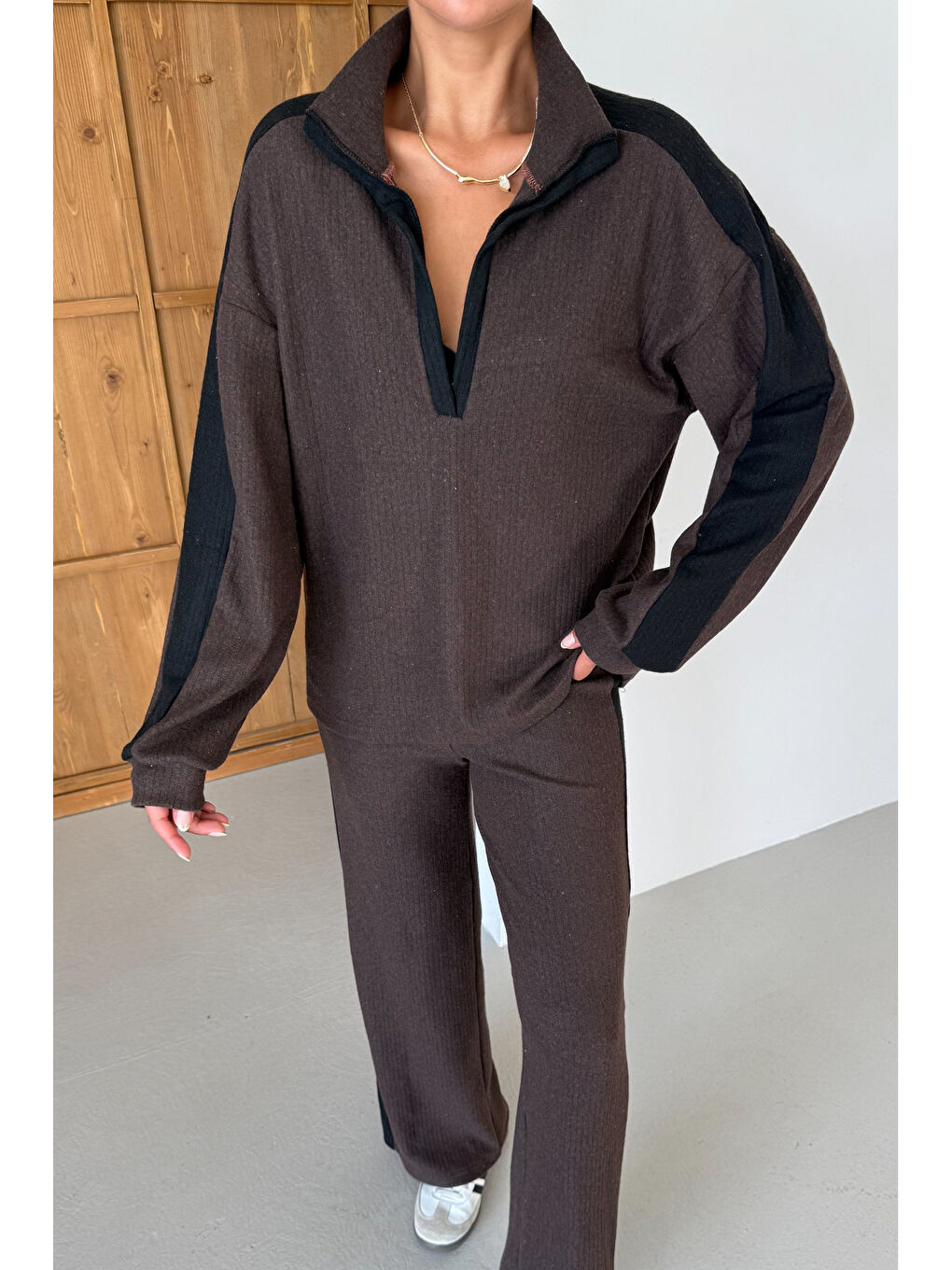 Kadın Kahverengi V Yaka Siyah Çizgi Detaylı Kazak Alt-Üst Pantolonlu Takım-7