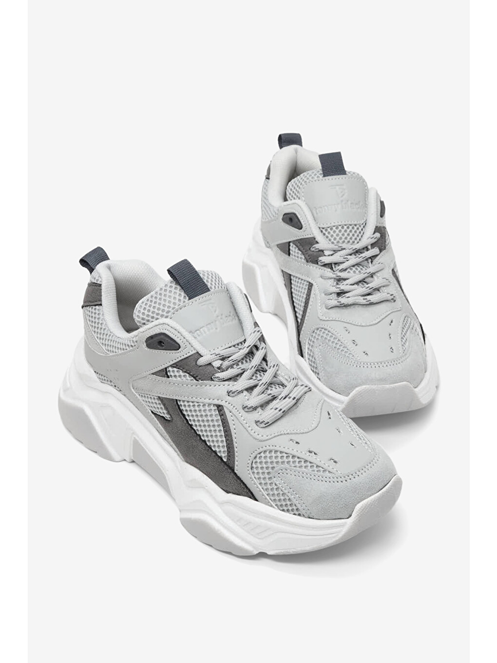 Kadın Açık Gri Rahat Kalıp Poli Taban Bağcıklı Sneaker