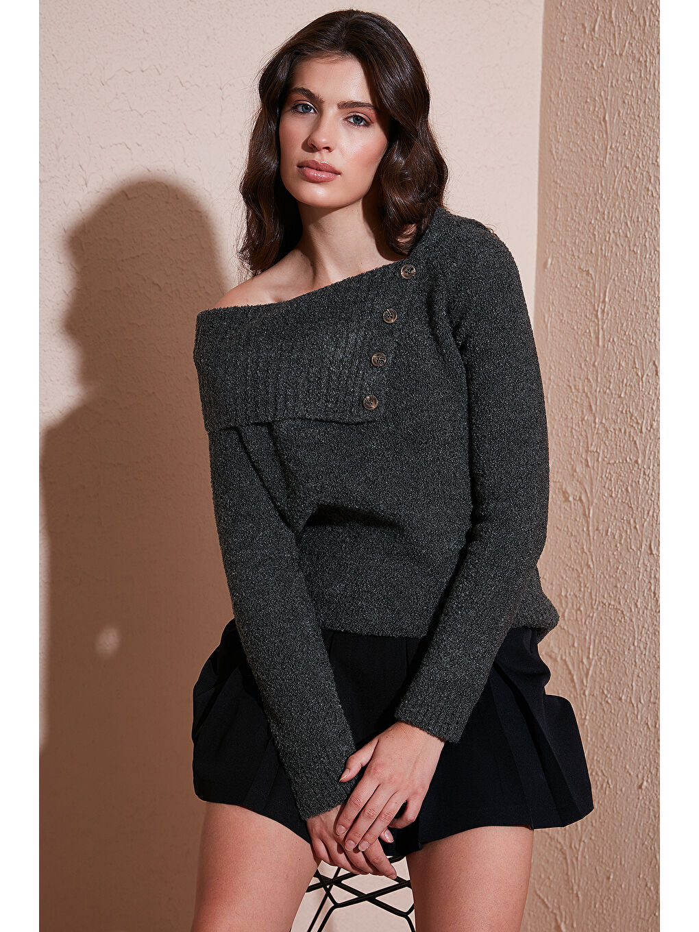 Antrasit Premium Regular Fit Kayık Yaka Düğme Detaylı Kazak 680KZ002563-1