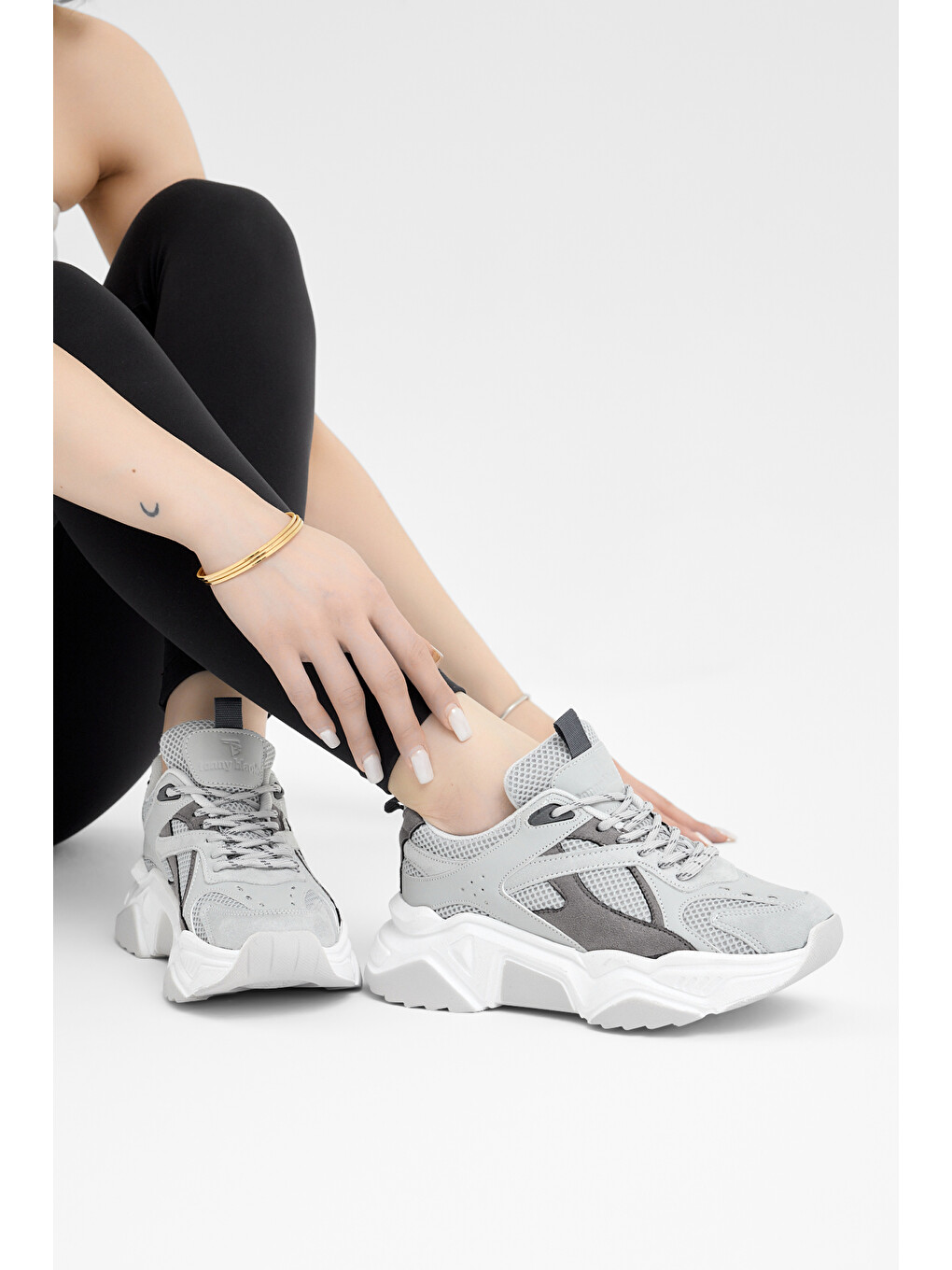 Kadın Açık Gri Rahat Kalıp Poli Taban Bağcıklı Sneaker-2