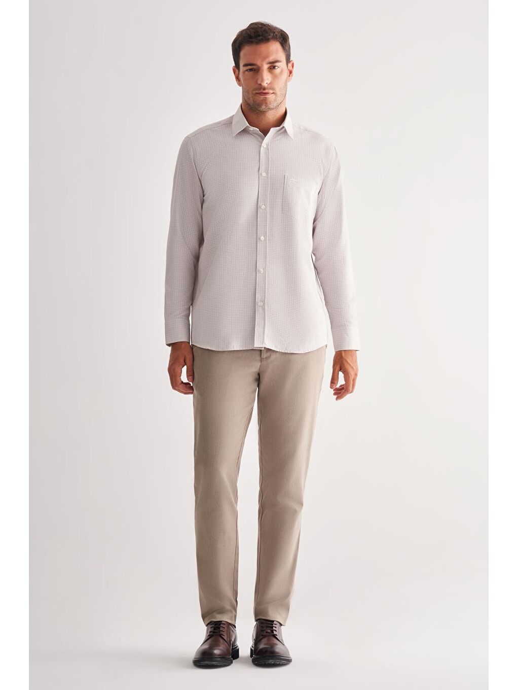 Bej Sert Yaka Uzun Kol Cepli Comfort Fit Classic Gömlek 1004255163-1