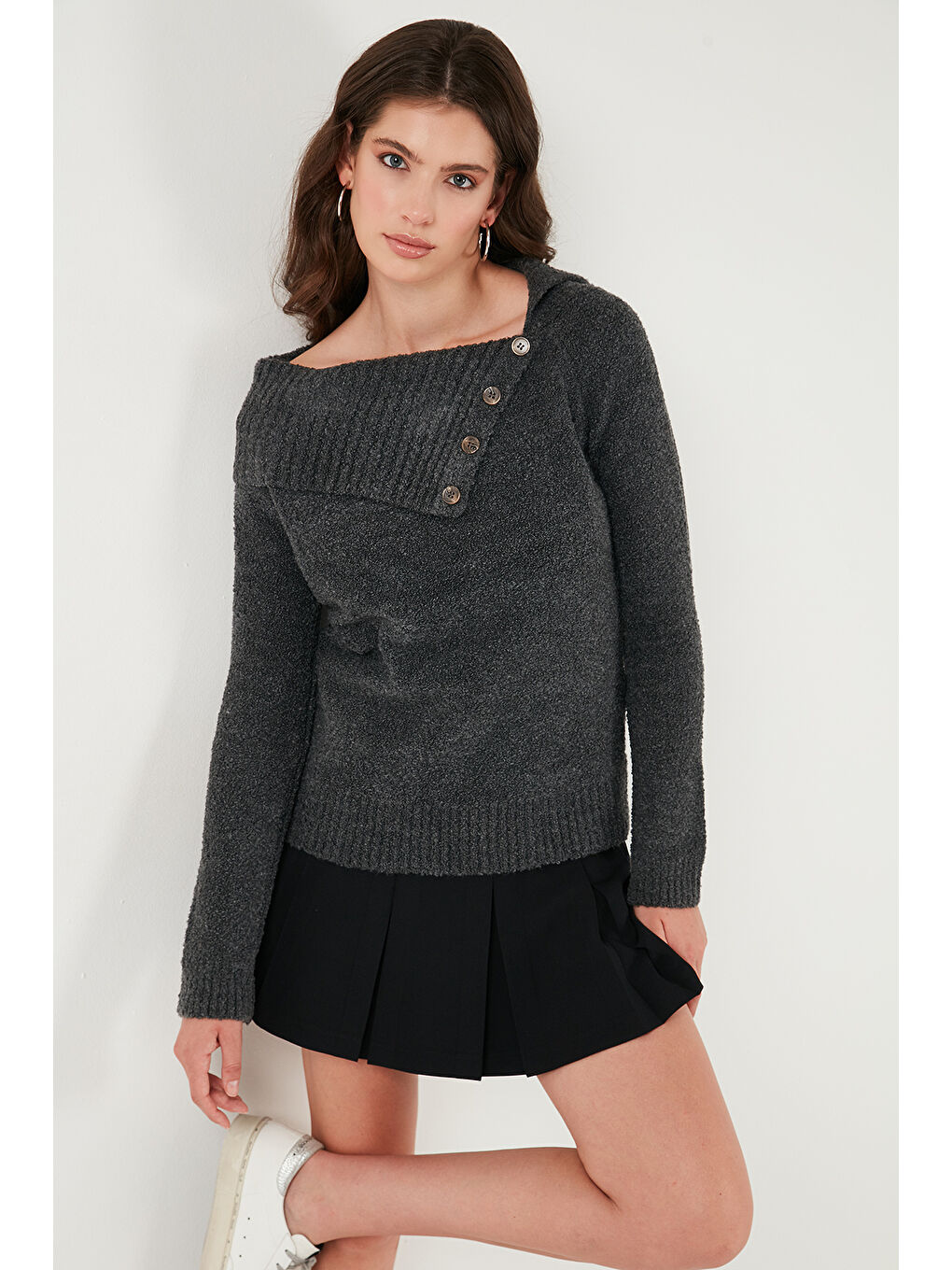 Antrasit Premium Regular Fit Kayık Yaka Düğme Detaylı Kazak 680KZ002563-3