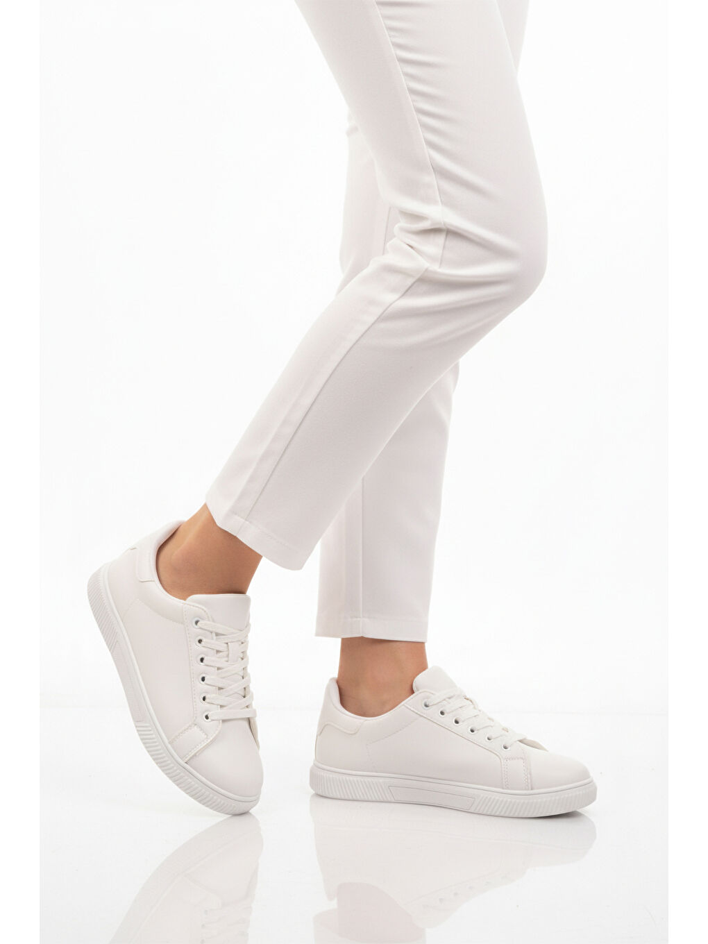 Beyaz Bağcıklı Hafif Cilt Erkek Spor Ayakkabı Mota 600 M