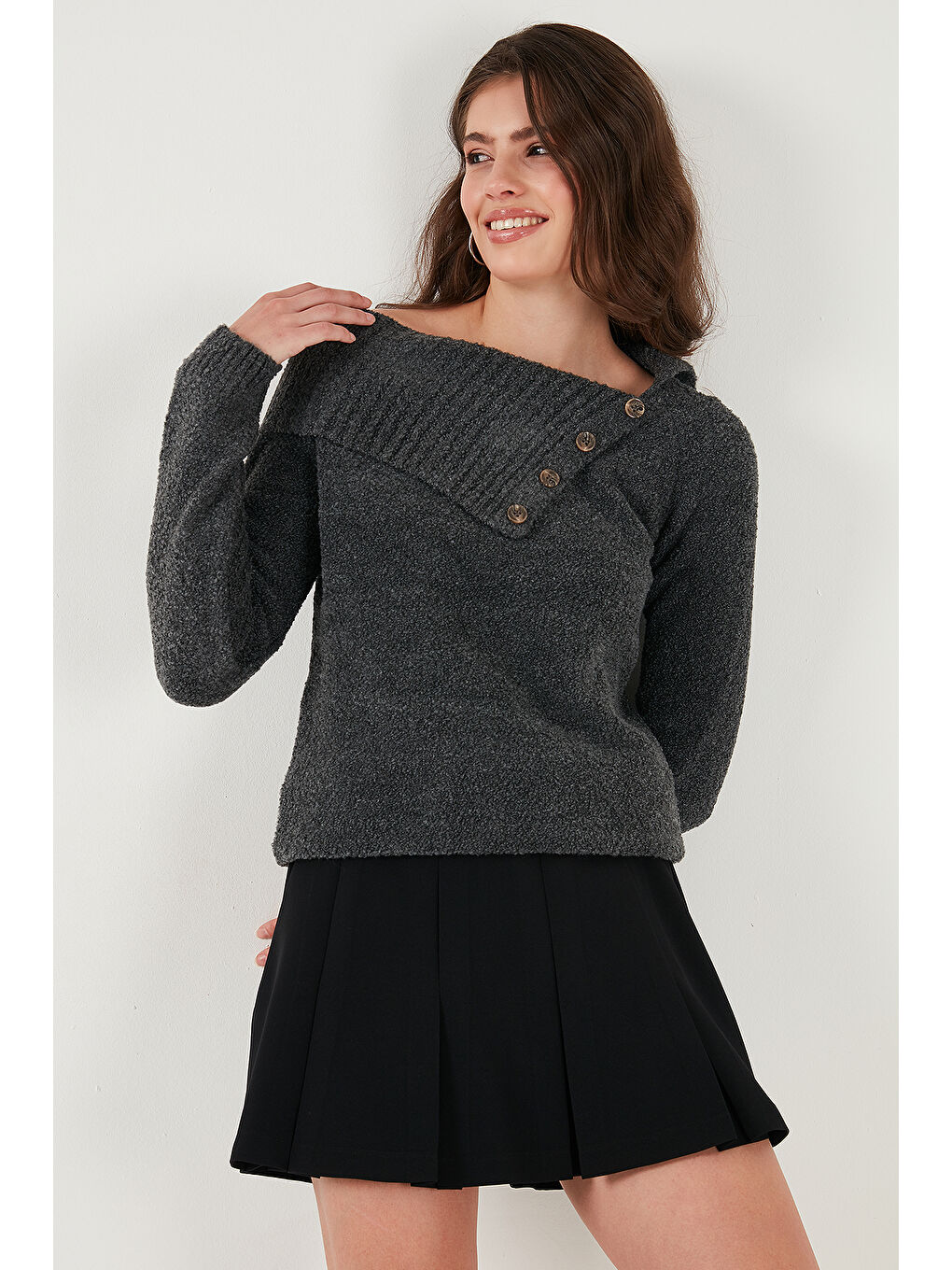 Antrasit Premium Regular Fit Kayık Yaka Düğme Detaylı Kazak 680KZ002563-4