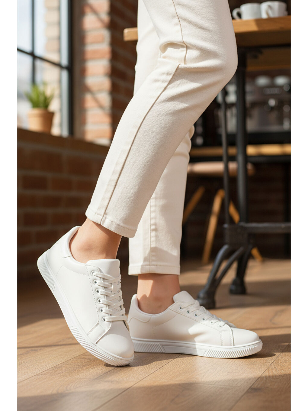 Beyaz Bağcıklı Hafif Cilt Erkek Spor Ayakkabı Mota 600 M-2