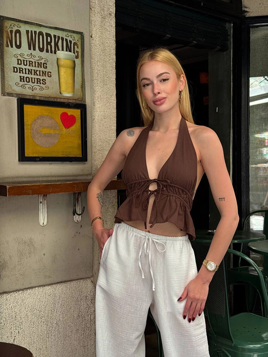 Kadın Kahverengi Boyundan Bağlamalı Sırtı Açık Keten Bluz HZL24S-ZK11081