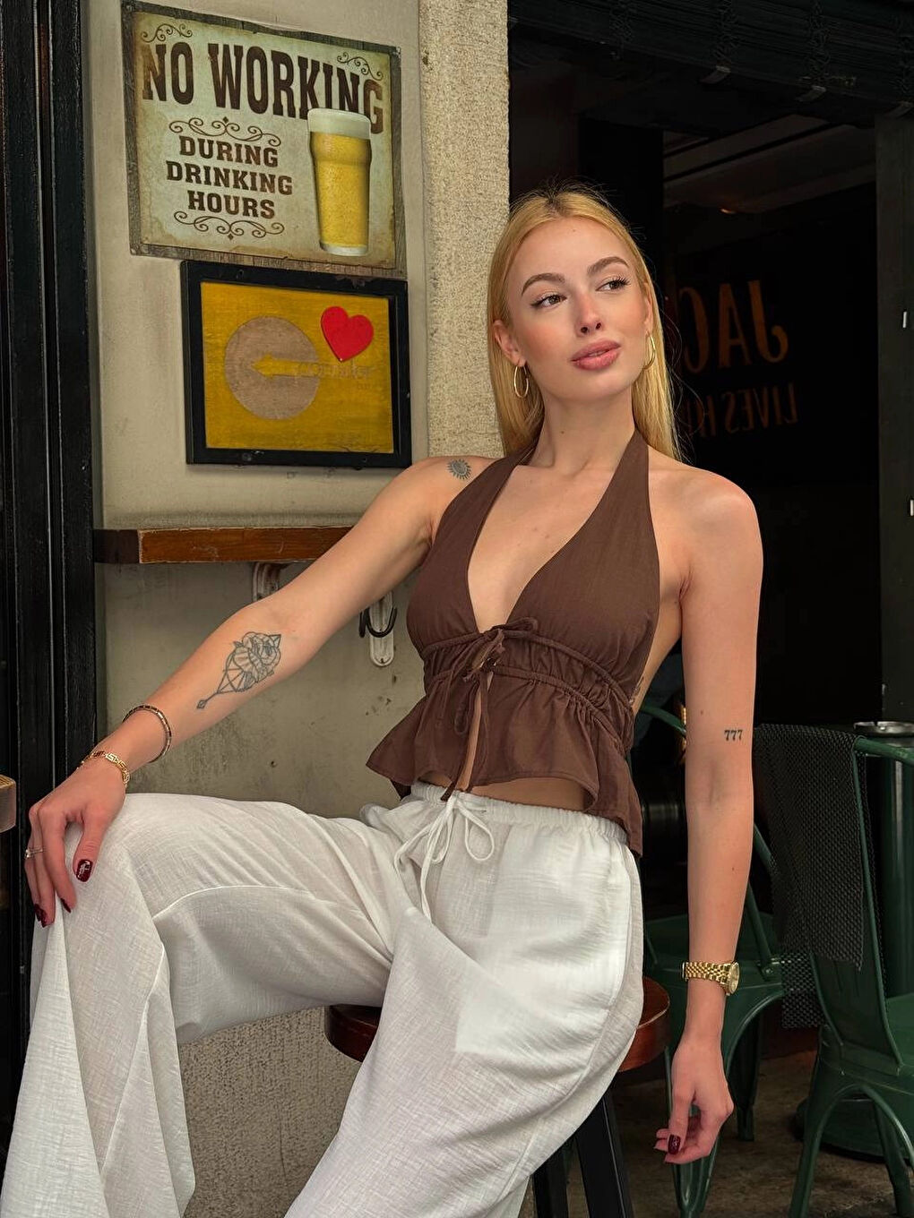 Kadın Kahverengi Boyundan Bağlamalı Sırtı Açık Keten Bluz HZL24S-ZK11081-1