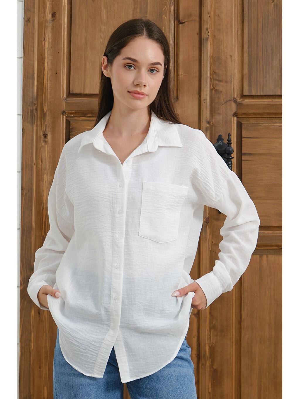 Beyaz Kadın Oversize Gömlek Uzun Kollu Pamuklu Rahat Kalıp Günlük Basic Gömlek-1
