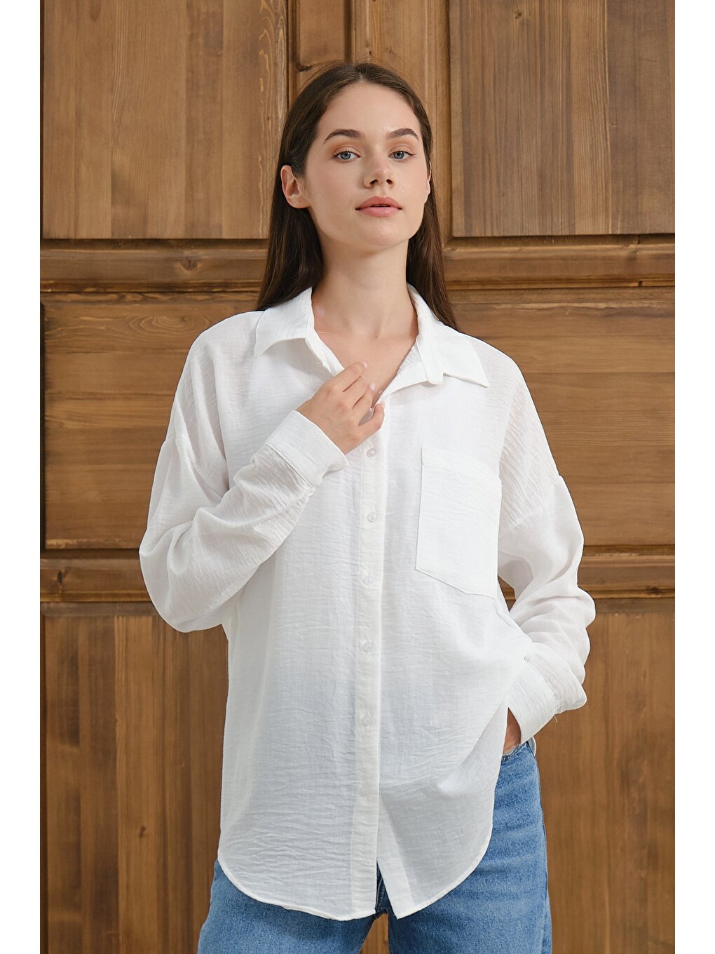 Beyaz Kadın Oversize Gömlek Uzun Kollu Pamuklu Rahat Kalıp Günlük Basic Gömlek-2