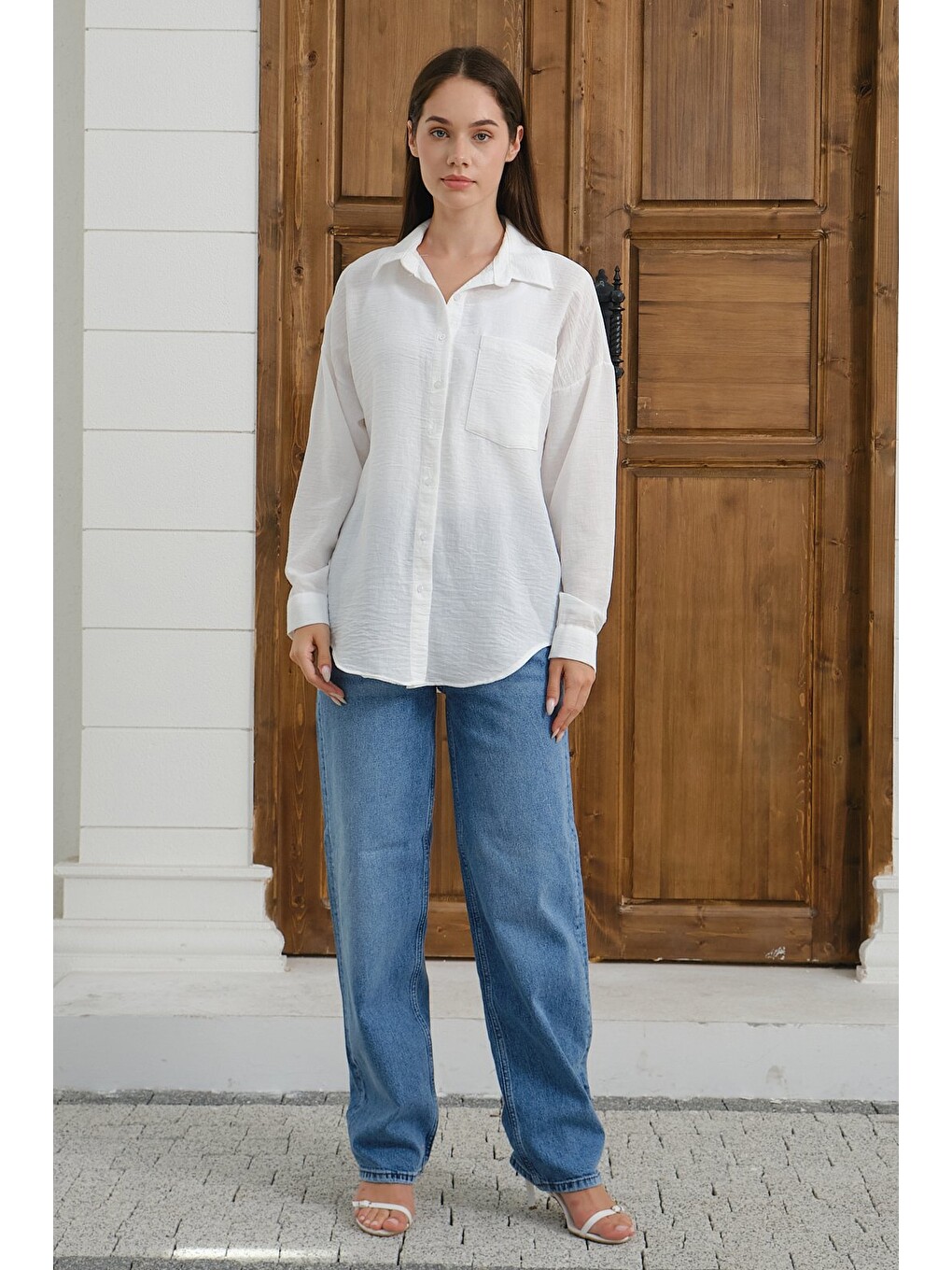 Beyaz Kadın Oversize Gömlek Uzun Kollu Pamuklu Rahat Kalıp Günlük Basic Gömlek-3