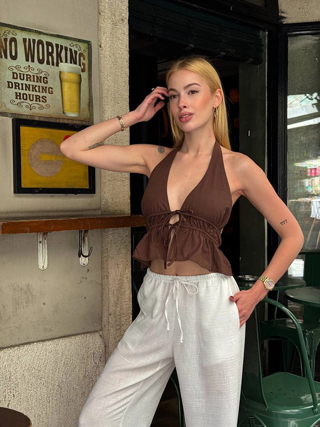 Kadın Kahverengi Boyundan Bağlamalı Sırtı Açık Keten Bluz HZL24S-ZK11081-3