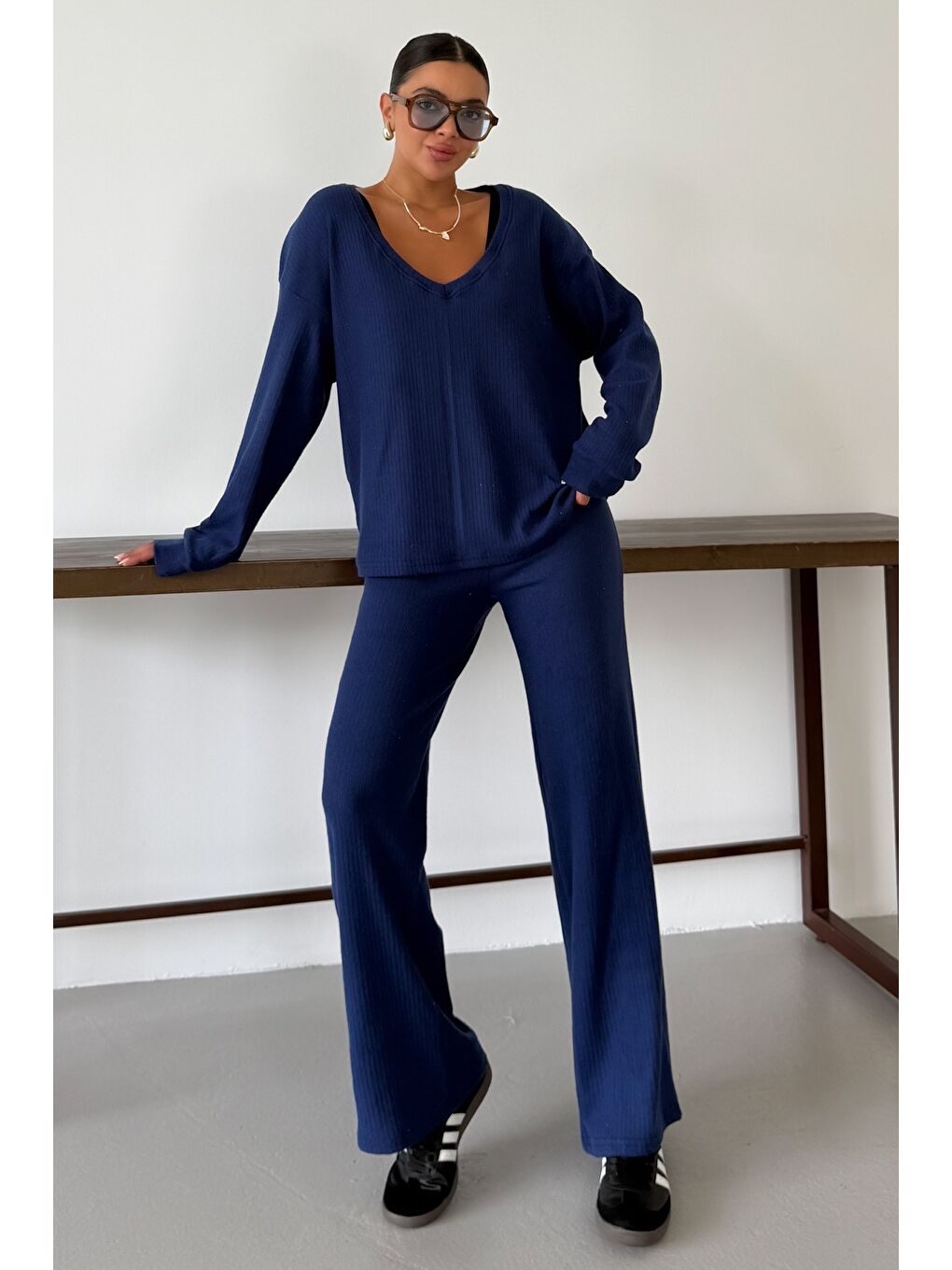 Kadın Lacivert Geniş V Yaka Uzun Kollu Alt-Üst Pantolonlu İnterlok Takım