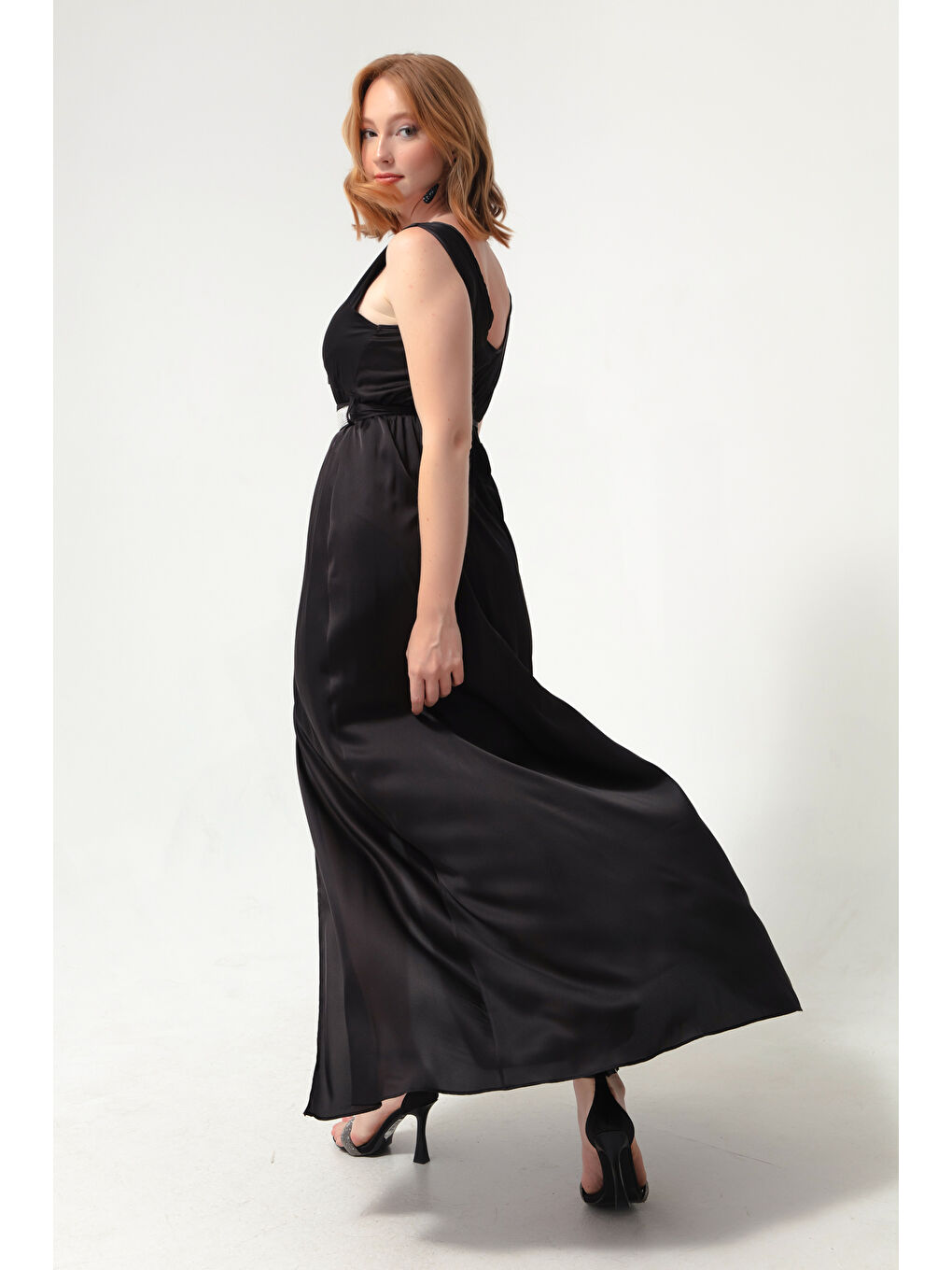 Kadın Siyah Kruvaze Yaka Taşlı Kemerli Uzun Abiye Elbise-1