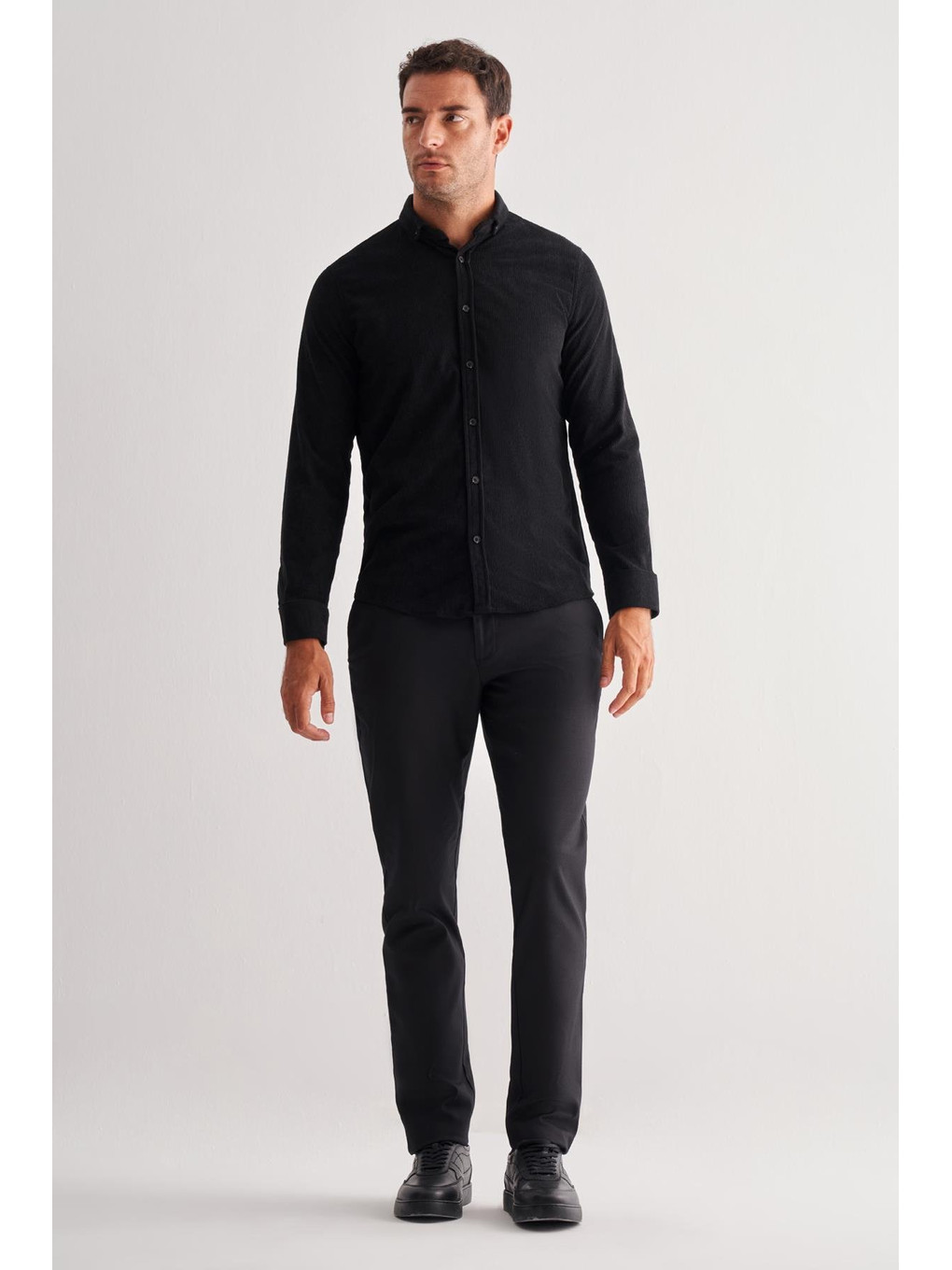 Siyah Smart Düğmeli Yaka Uzun Kol Cepsiz Slim Fit Casual Gömlek 1004255168-1