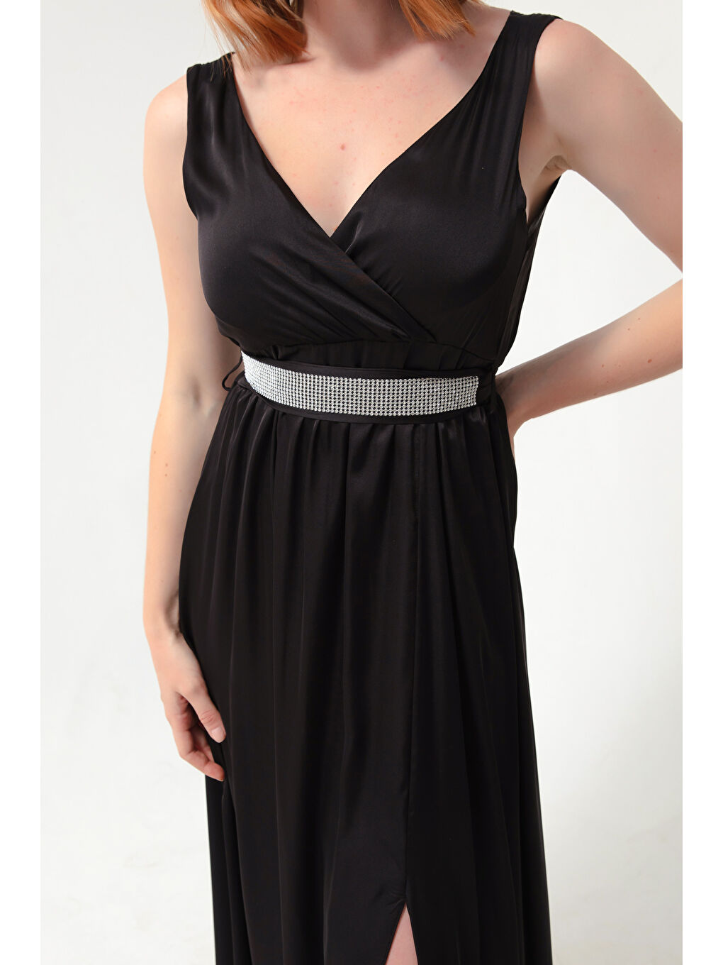 Kadın Siyah Kruvaze Yaka Taşlı Kemerli Uzun Abiye Elbise-3