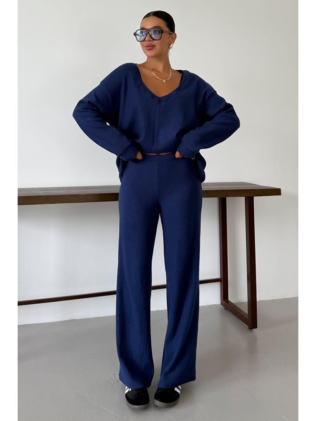Kadın Lacivert Geniş V Yaka Uzun Kollu Alt-Üst Pantolonlu İnterlok Takım-1