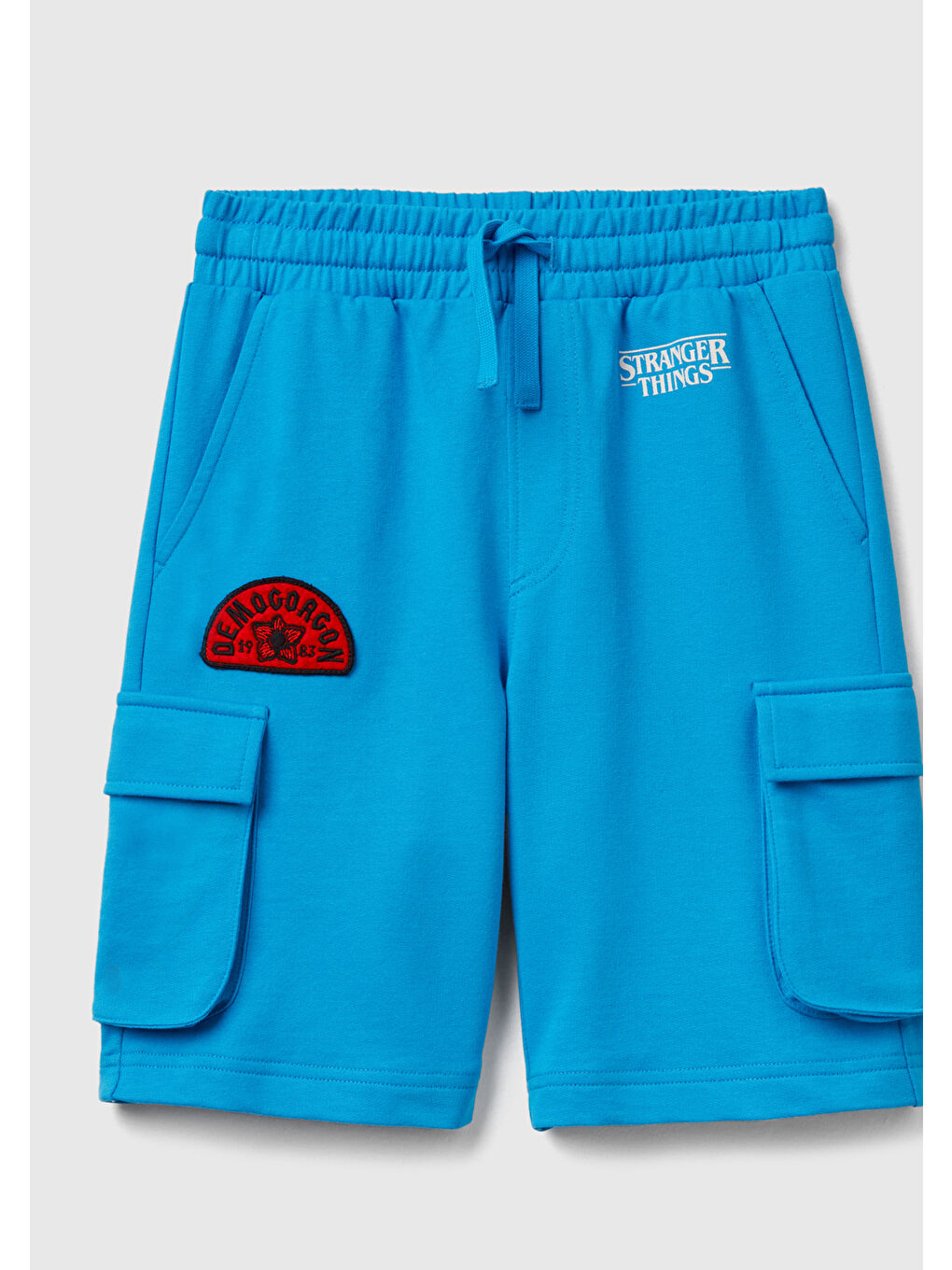 Erkek Çocuk Mavi % 100 Pamuk  Stranger Things Patch ve Baskı Detaylı Kargo Bermuda Şort