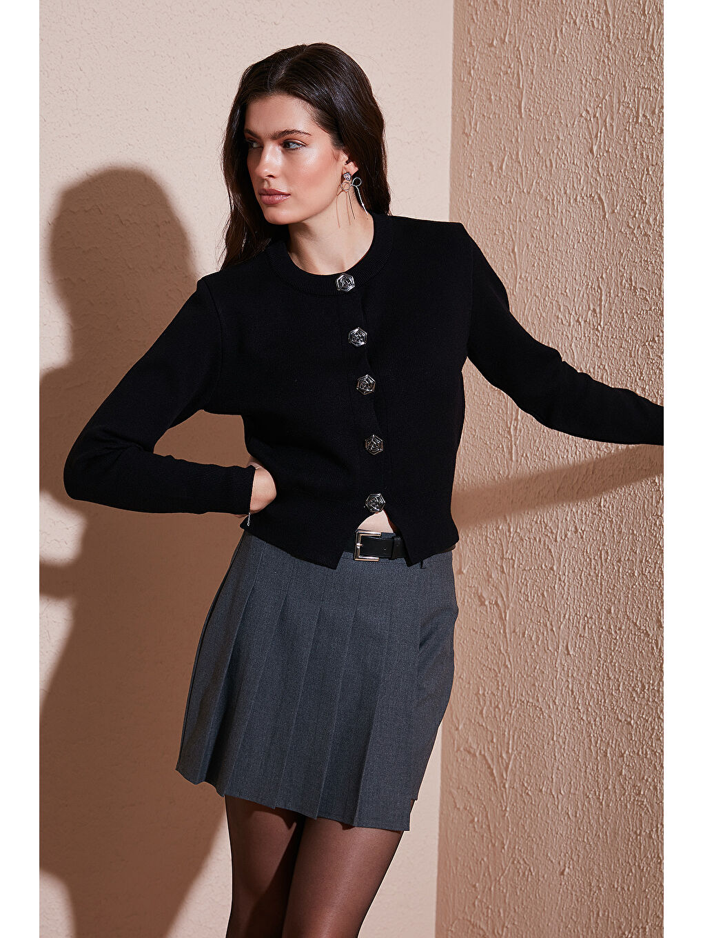 Siyah Premium Regular Fit Yuvarlak Yaka Crop Triko Hırka 680HI00110