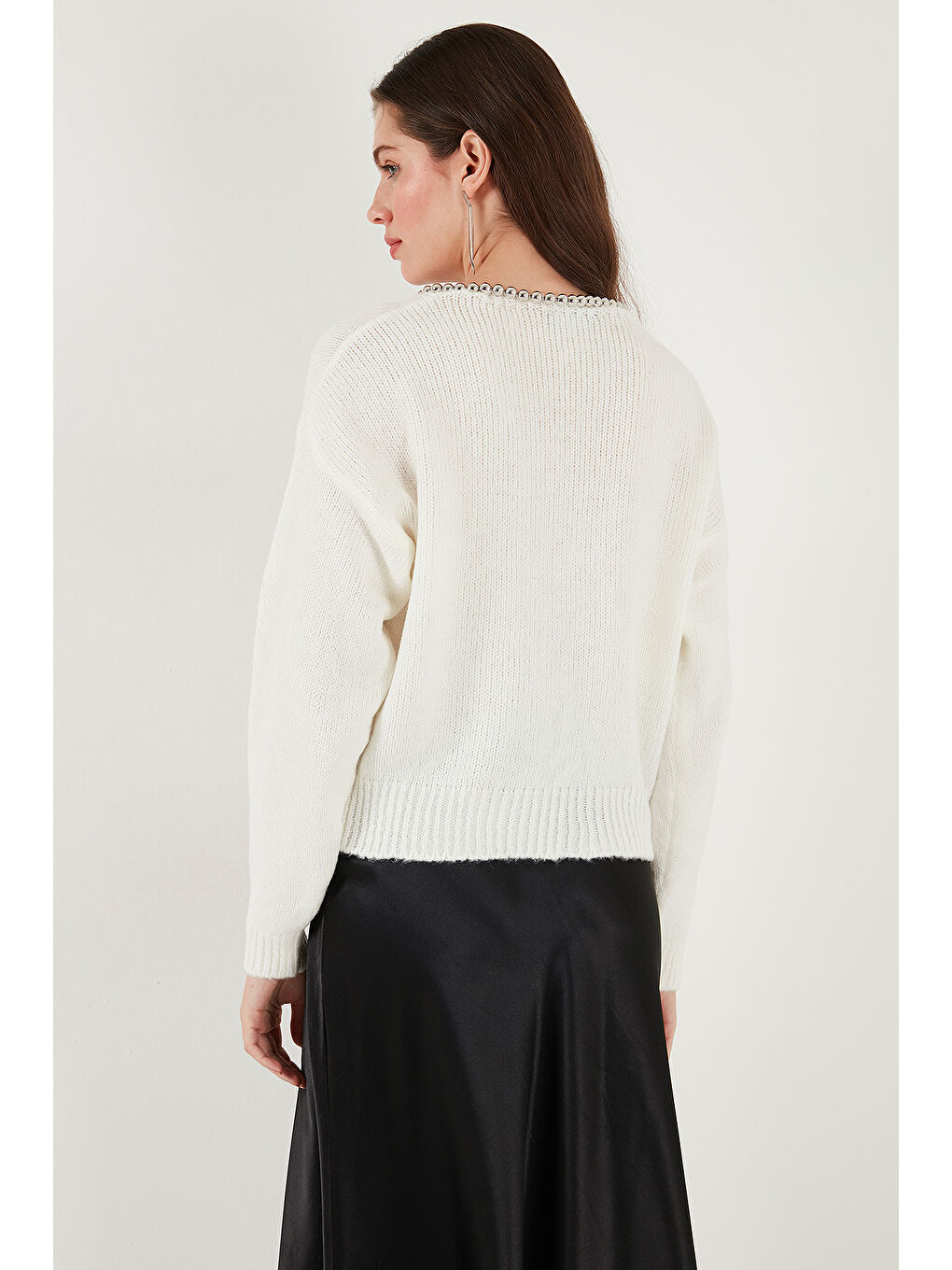 Ekru Premium Boncuk ve Fiyonk Detaylı Regular Fit V Yaka Triko Hırka 680HI00180-6