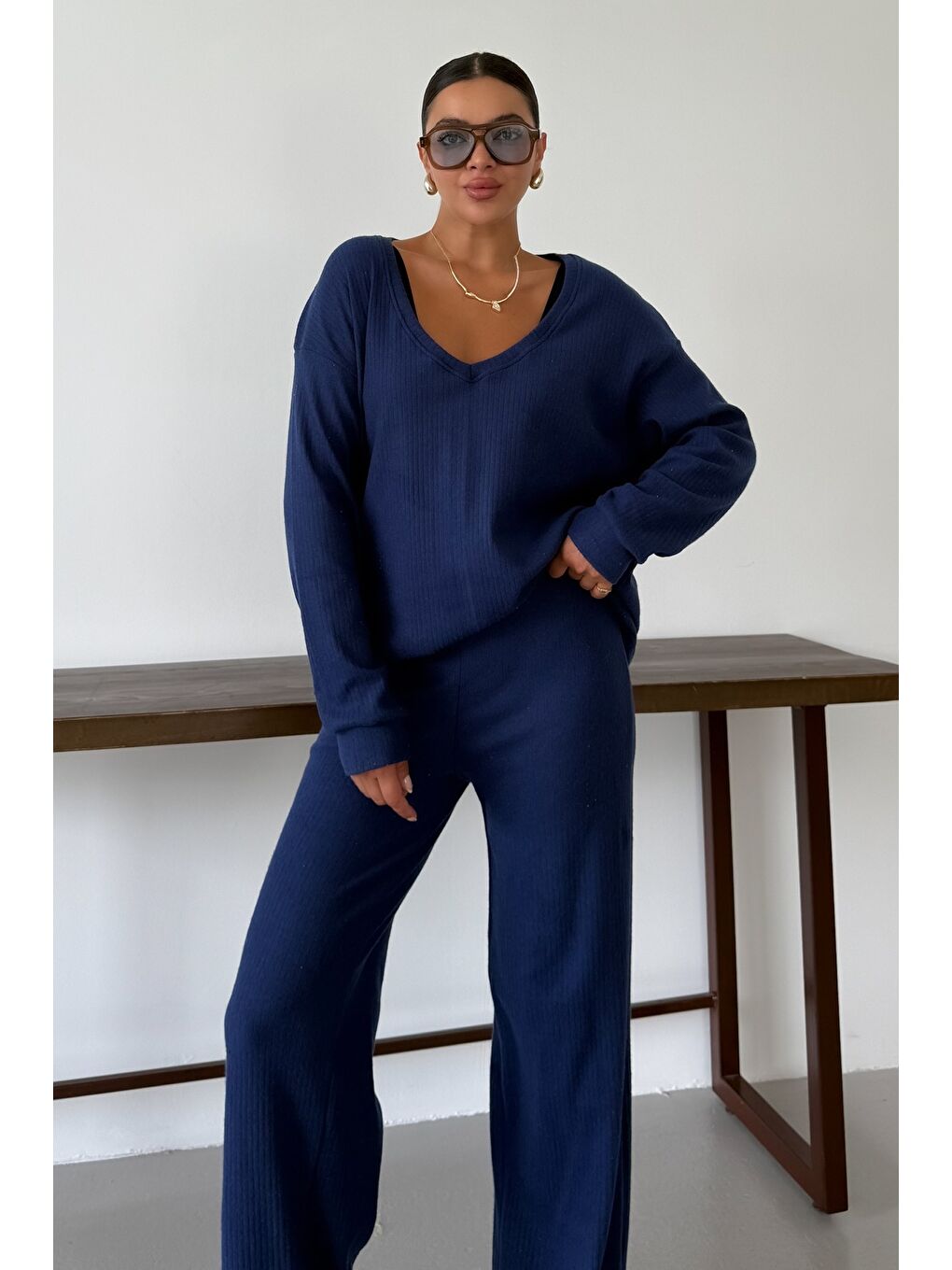 Kadın Lacivert Geniş V Yaka Uzun Kollu Alt-Üst Pantolonlu İnterlok Takım-2