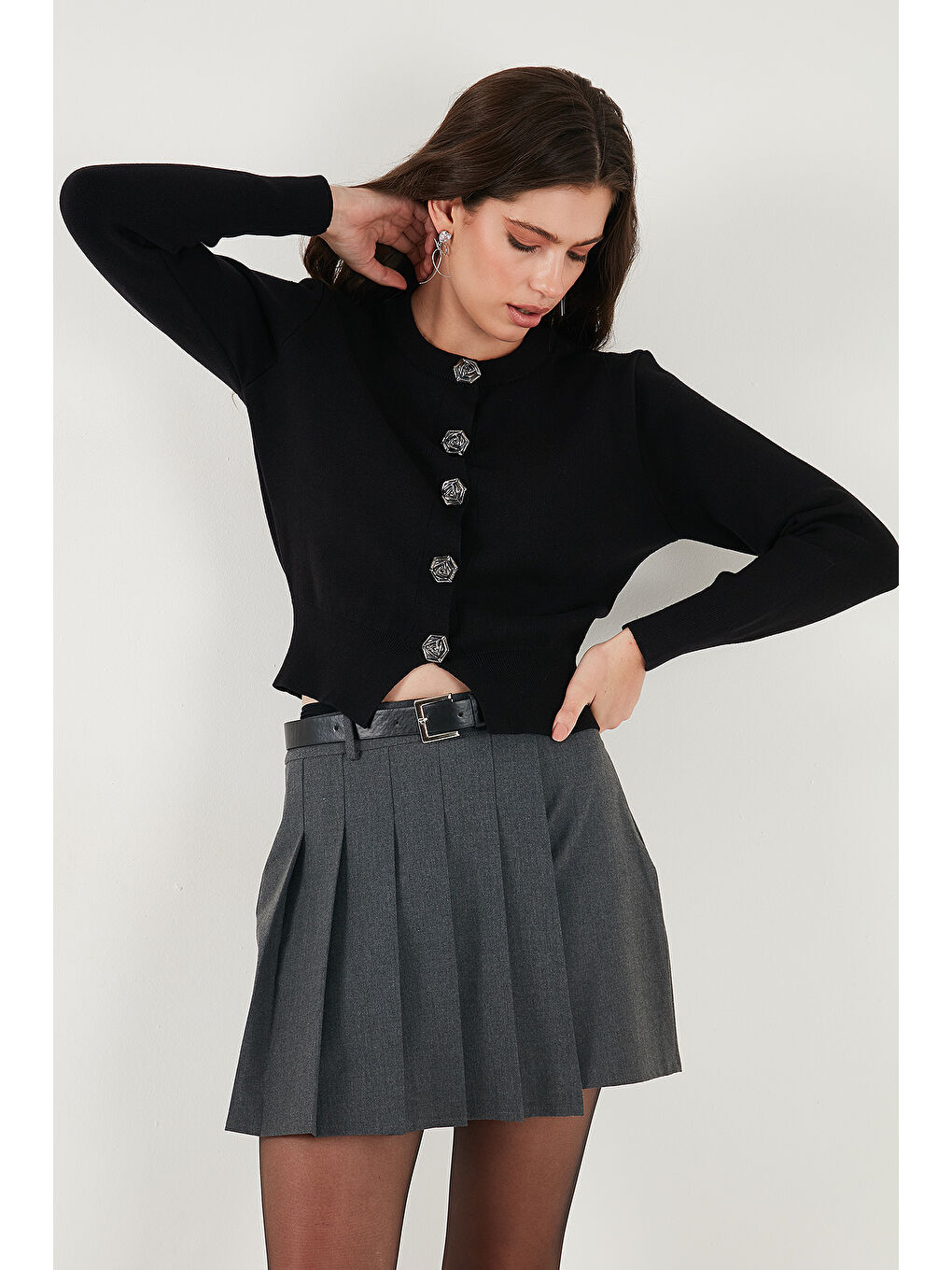 Siyah Premium Regular Fit Yuvarlak Yaka Crop Triko Hırka 680HI00110-1