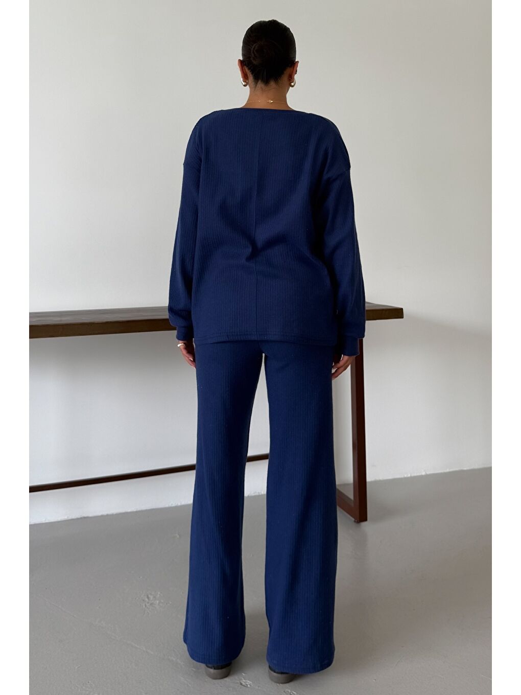 Kadın Lacivert Geniş V Yaka Uzun Kollu Alt-Üst Pantolonlu İnterlok Takım-3