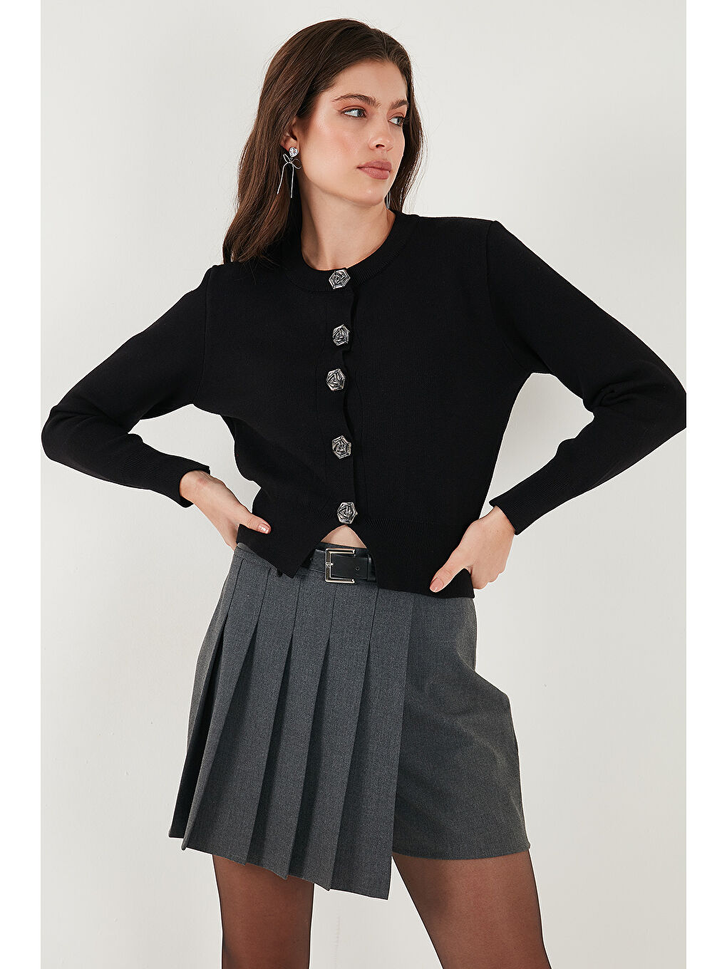 Siyah Premium Regular Fit Yuvarlak Yaka Crop Triko Hırka 680HI00110-3