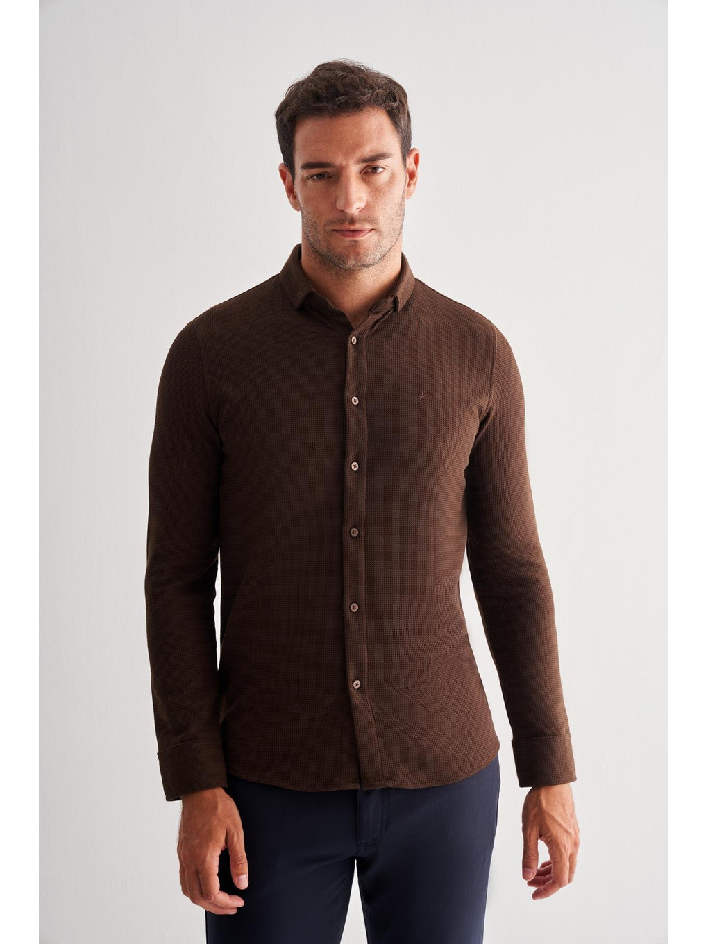 Koyu Kahverengi Smart Düğmeli Yaka Uzun Kol Cepsiz Slim Fit Casual Gömlek 1004255167-2