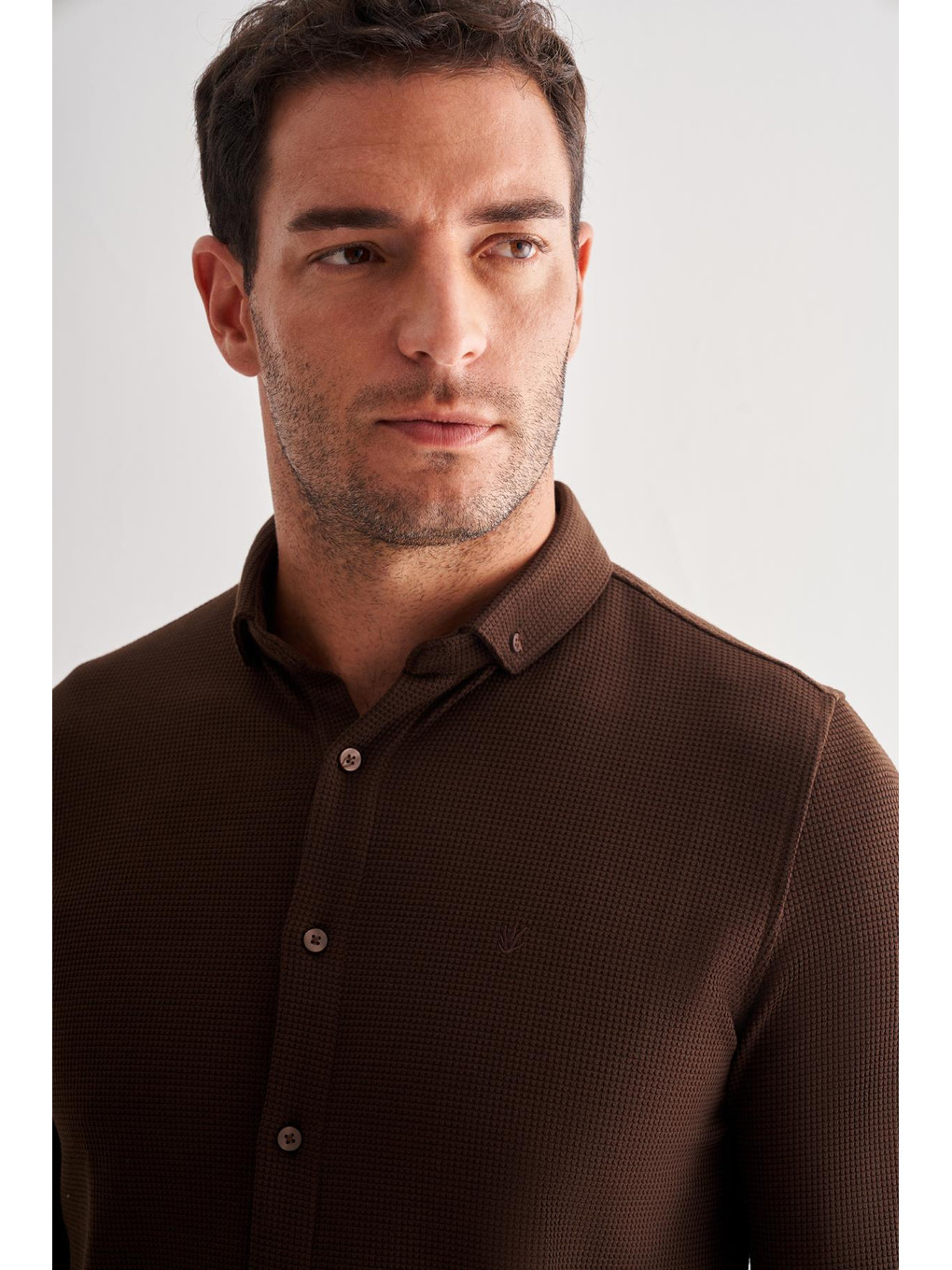 Koyu Kahverengi Smart Düğmeli Yaka Uzun Kol Cepsiz Slim Fit Casual Gömlek 1004255167-3