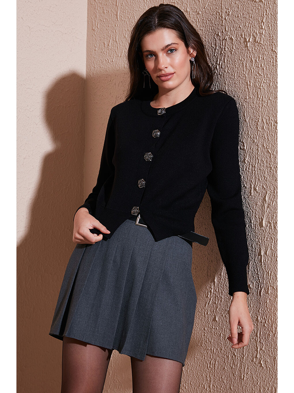 Siyah Premium Regular Fit Yuvarlak Yaka Crop Triko Hırka 680HI00110-4