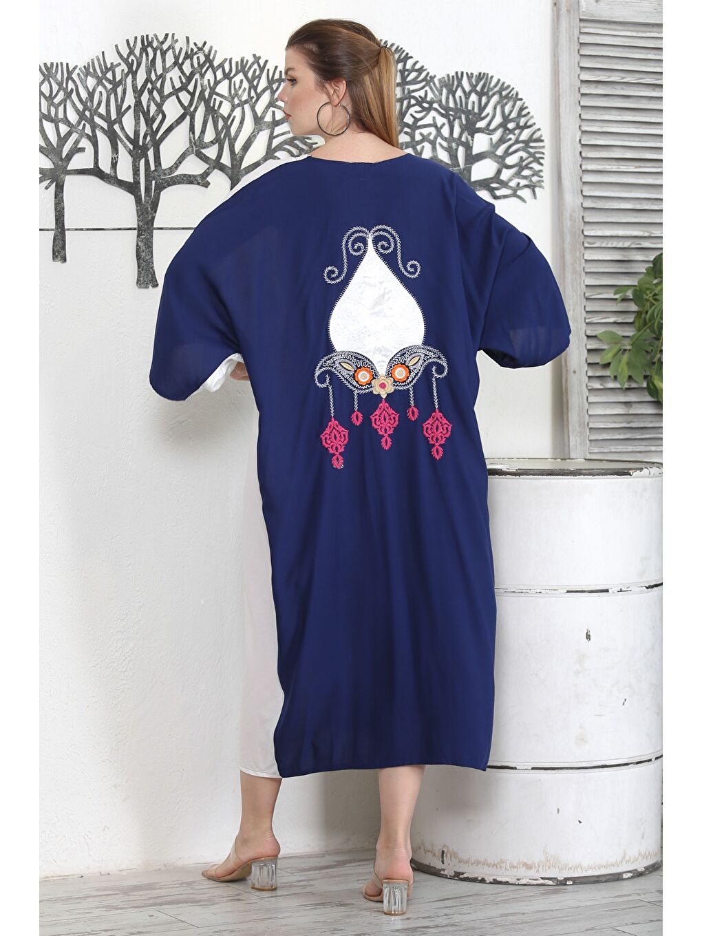 Siyah Lacivert-Beyaz V Yaka 3/4 Kol Düğmeli Gizli Cepli Nakışlı Casual Oversize Dokuma Elbise-1