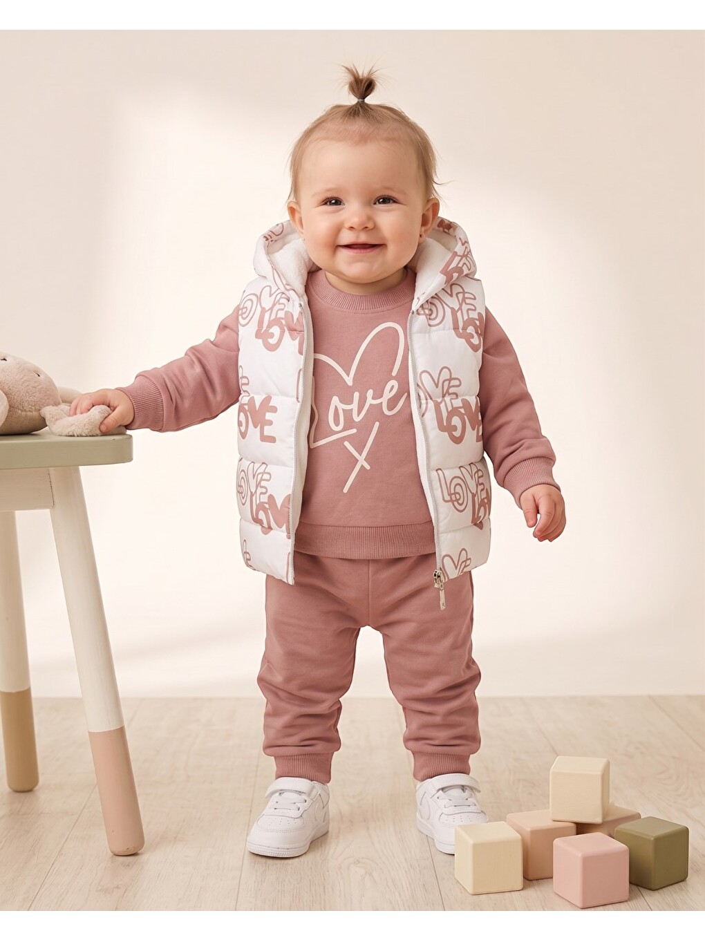 Pembe Kız Bebek Mevsimlik Şişme Yelekli, Sweatshirt Ve Pantolonlu 3'lü Takım-1