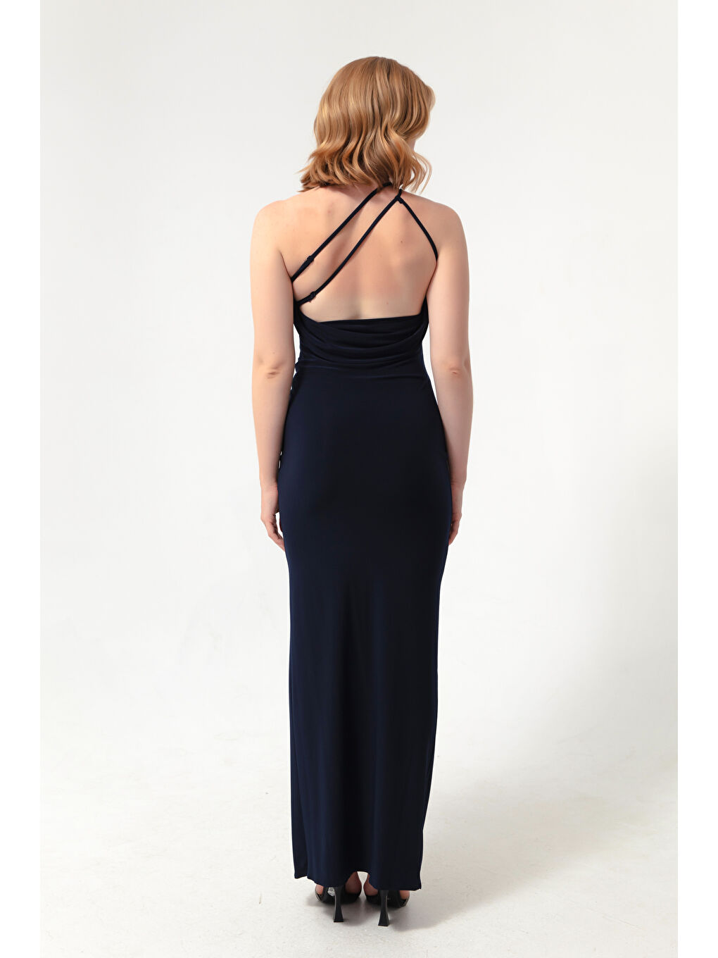 Kadın Lacivert Tek Omuzlu Sırt Dekolteli Yırtmaçlı Uzun Abiye Elbise-4