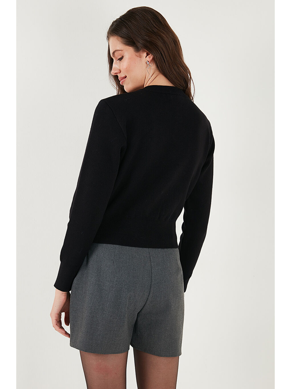 Siyah Premium Regular Fit Yuvarlak Yaka Crop Triko Hırka 680HI00110-5