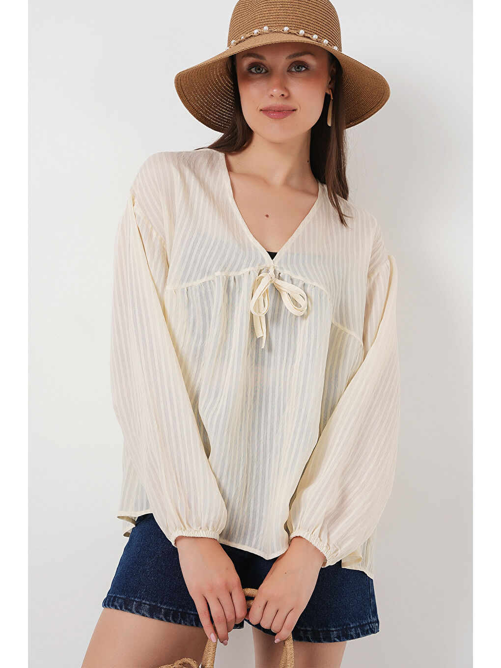 Ekru Kadın Önü Bağcıklı Uzun Kol Bluz 946 - Krem