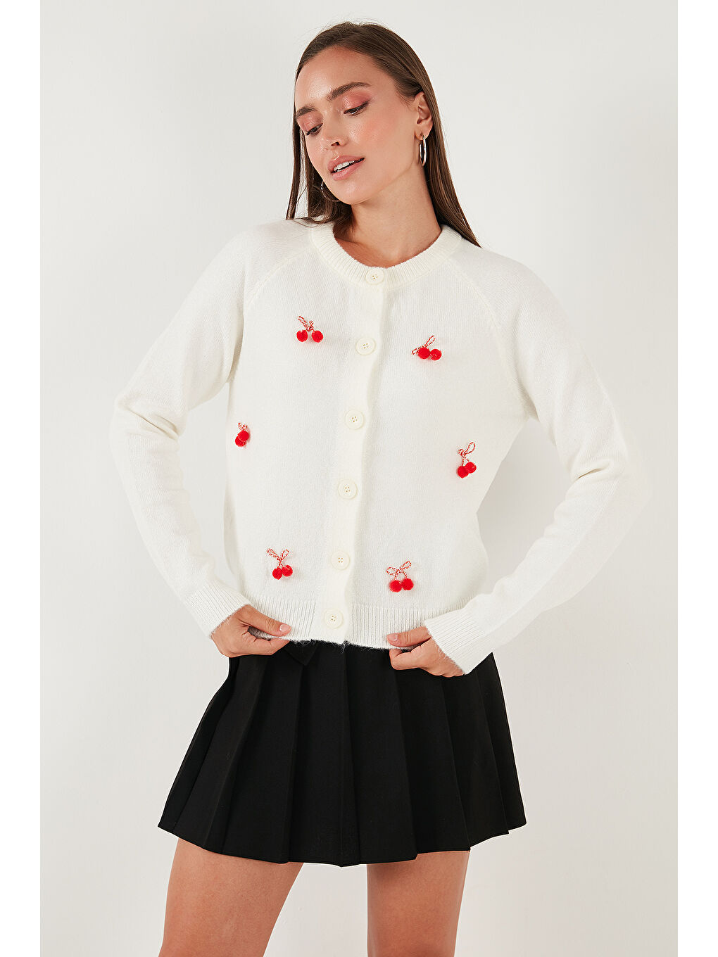 Ekru Premium Regular Fit Bisiklet Yaka Kiraz Süslemeli Hırka 6802939A-2