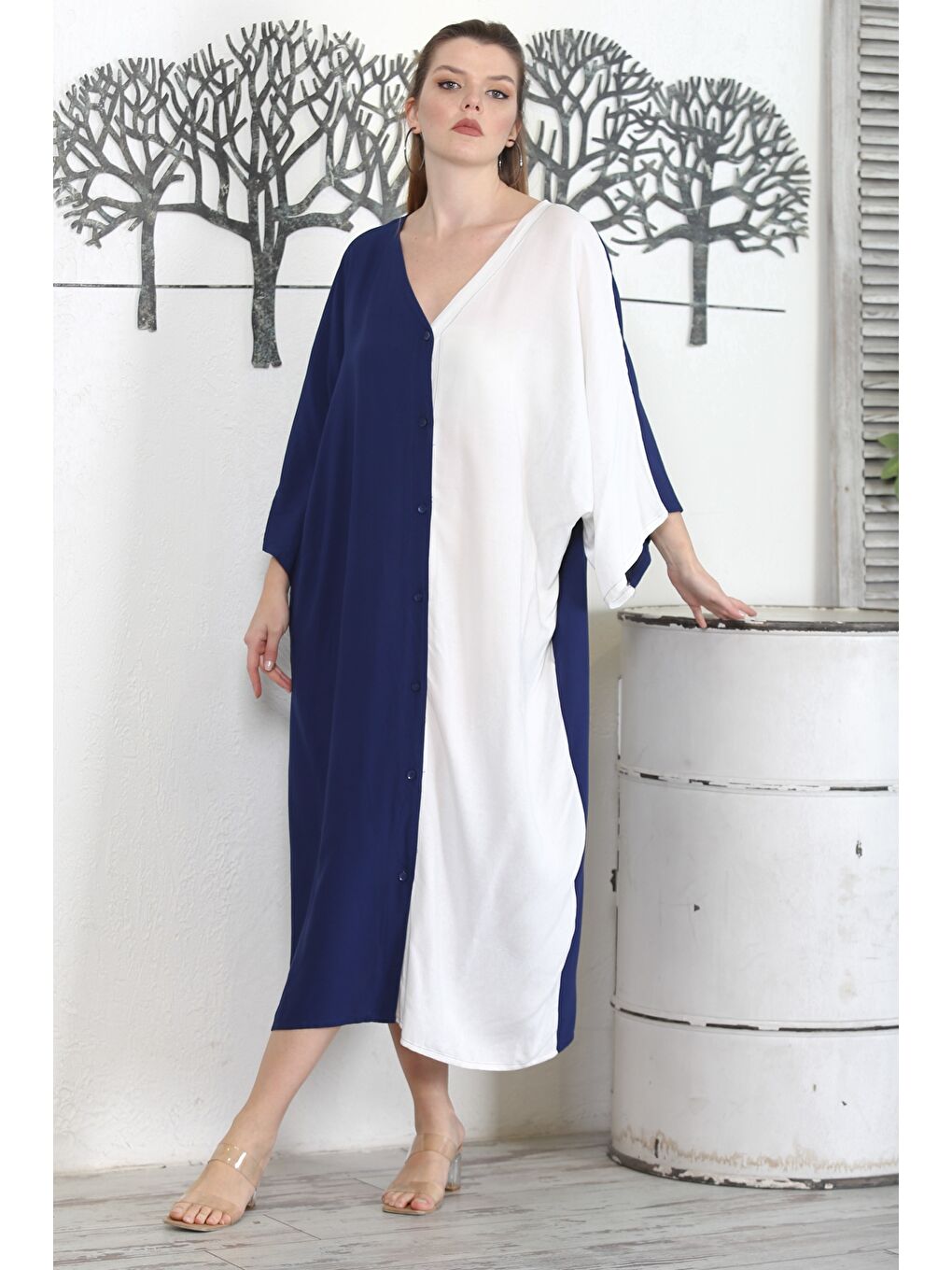 Siyah Lacivert-Beyaz V Yaka 3/4 Kol Düğmeli Gizli Cepli Nakışlı Casual Oversize Dokuma Elbise-3