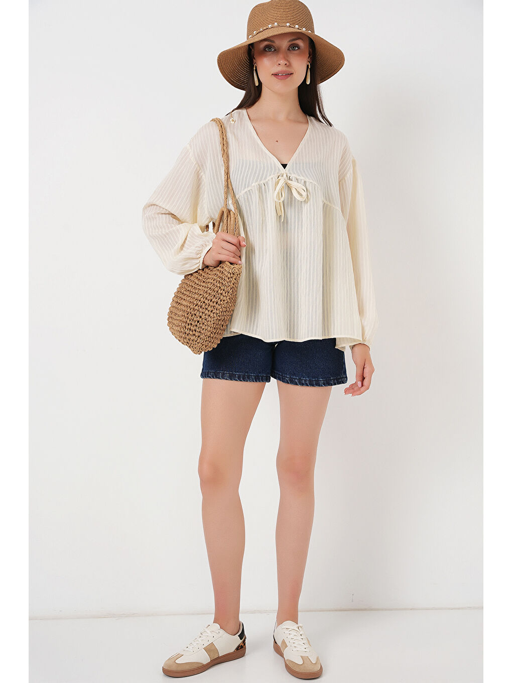 Ekru Kadın Önü Bağcıklı Uzun Kol Bluz 946 - Krem-1