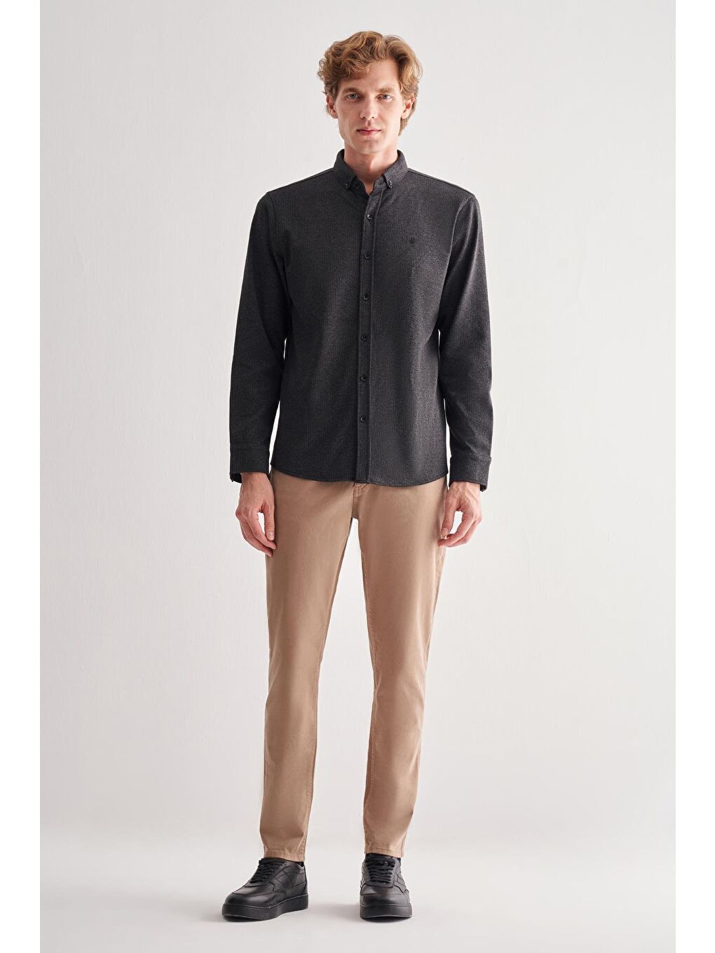 Siyah Smart Düğmeli Yaka Uzun Kol Cepsiz Slim Fit Casual Gömlek 1004255170-1