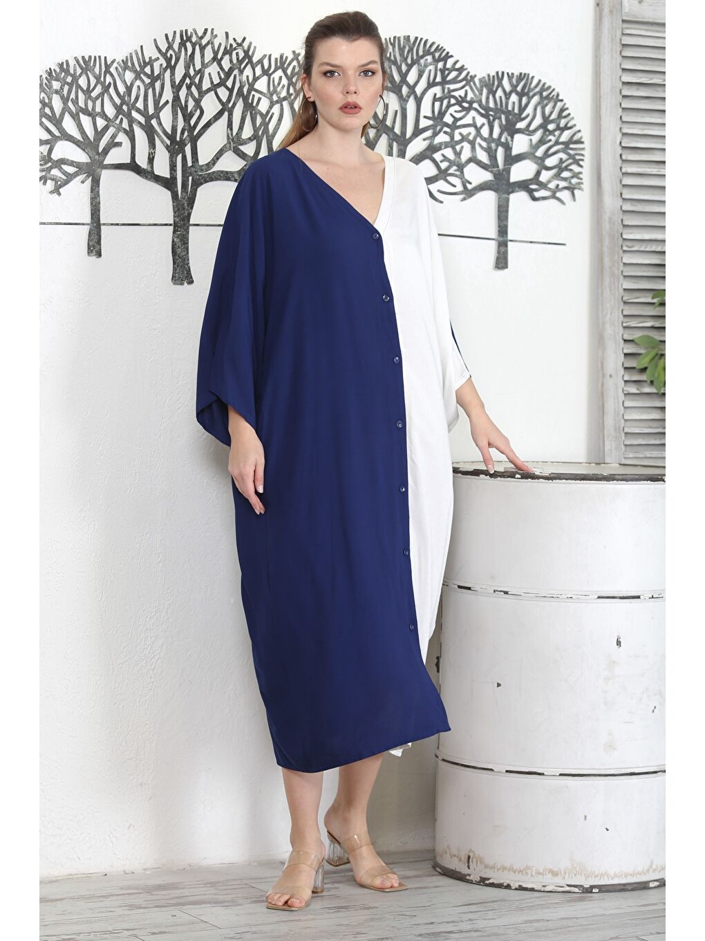 Siyah Lacivert-Beyaz V Yaka 3/4 Kol Düğmeli Gizli Cepli Nakışlı Casual Oversize Dokuma Elbise-4