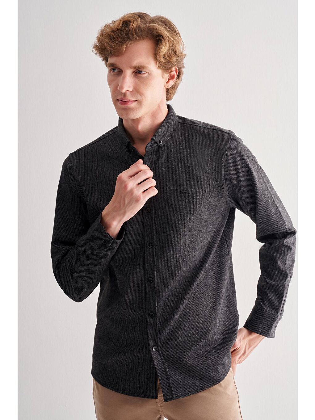 Siyah Smart Düğmeli Yaka Uzun Kol Cepsiz Slim Fit Casual Gömlek 1004255170-2