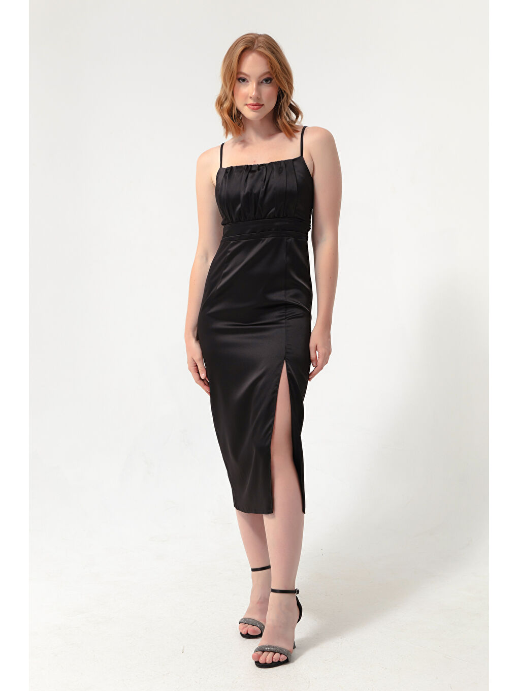 Kadın Siyah İnce Askılı Yırtmaçlı Midi Saten Abiye Elbise-1