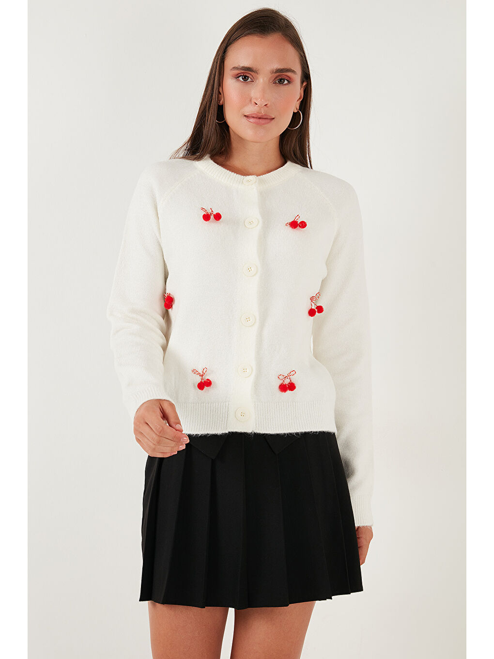 Ekru Premium Regular Fit Bisiklet Yaka Kiraz Süslemeli Hırka 6802939A-3